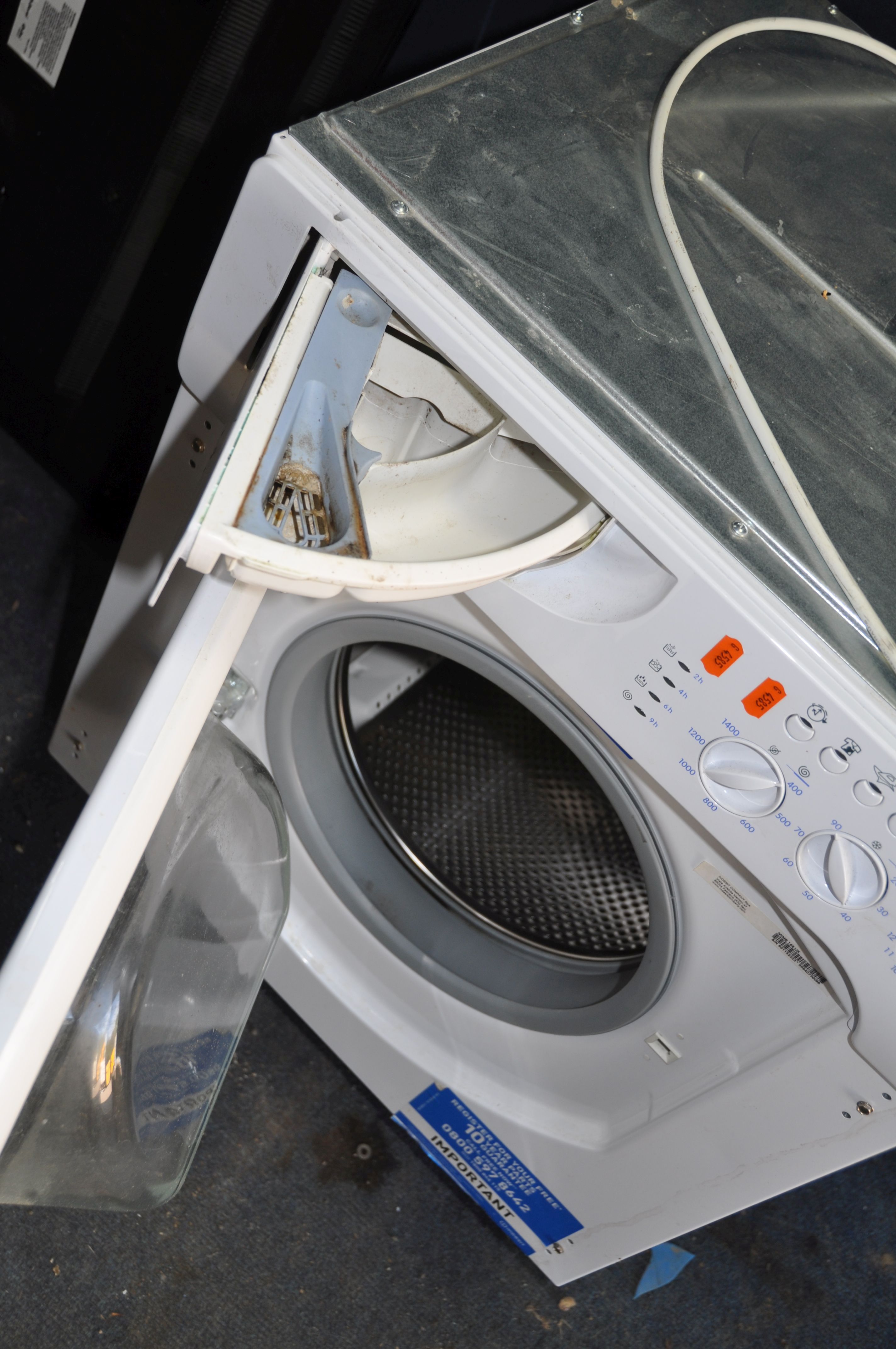 AN INDESIT IWME146 INTEGRATED WASHING MACHINE width 60cm depth 56cm height 83cm (PAT pass, spin - Image 2 of 3