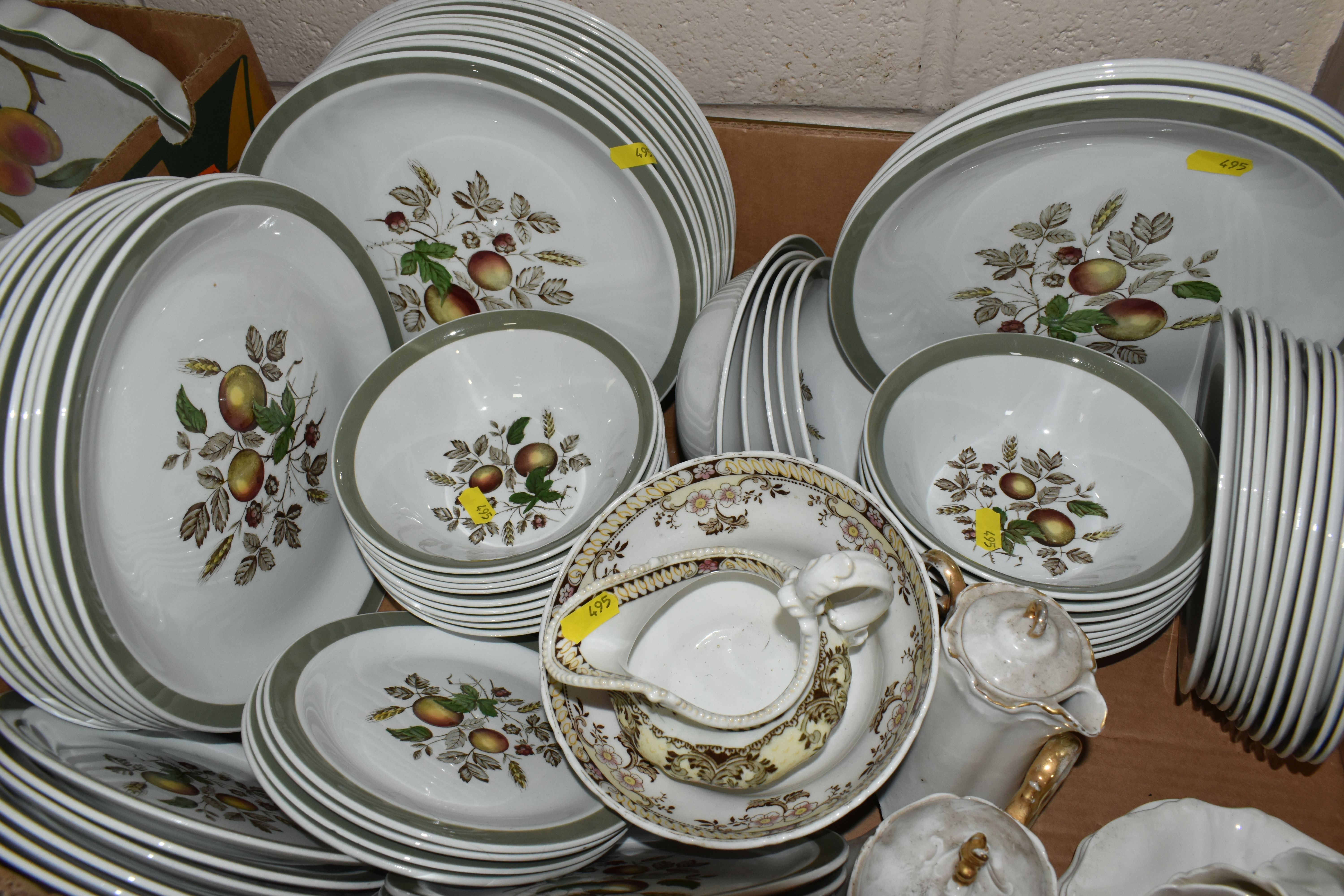 THREE BOXES AND LOOSE CERAMIC TEA AND DINNER WARE, to include a 'Portmeirion Botanic Garden' serving - Image 4 of 5
