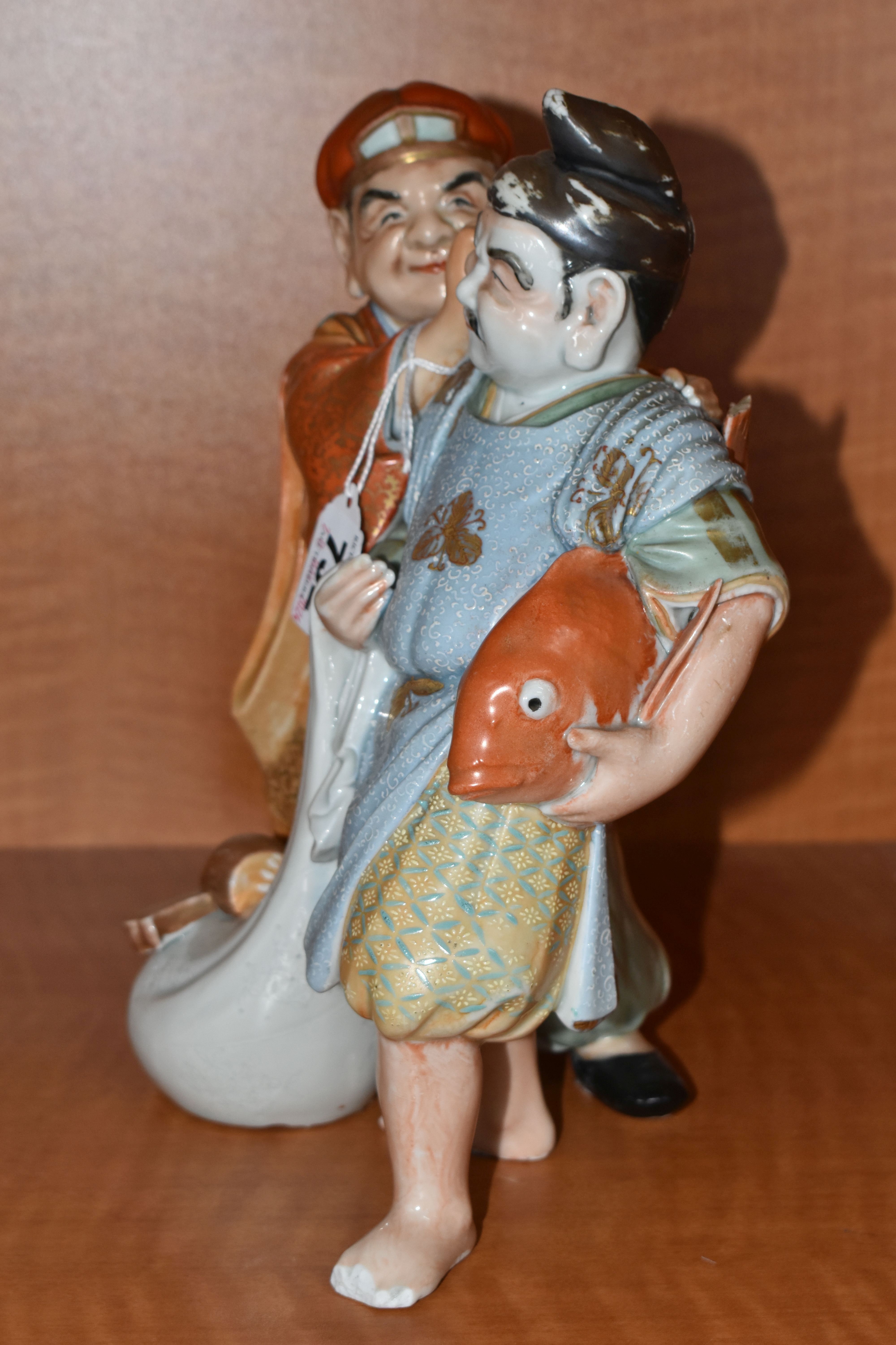 A LATE 19TH / EARLY 20TH CENTURY JAPANESE PORCELAIN FIGURE GROUP OF TWO MEN, one holding a carp - Image 5 of 9