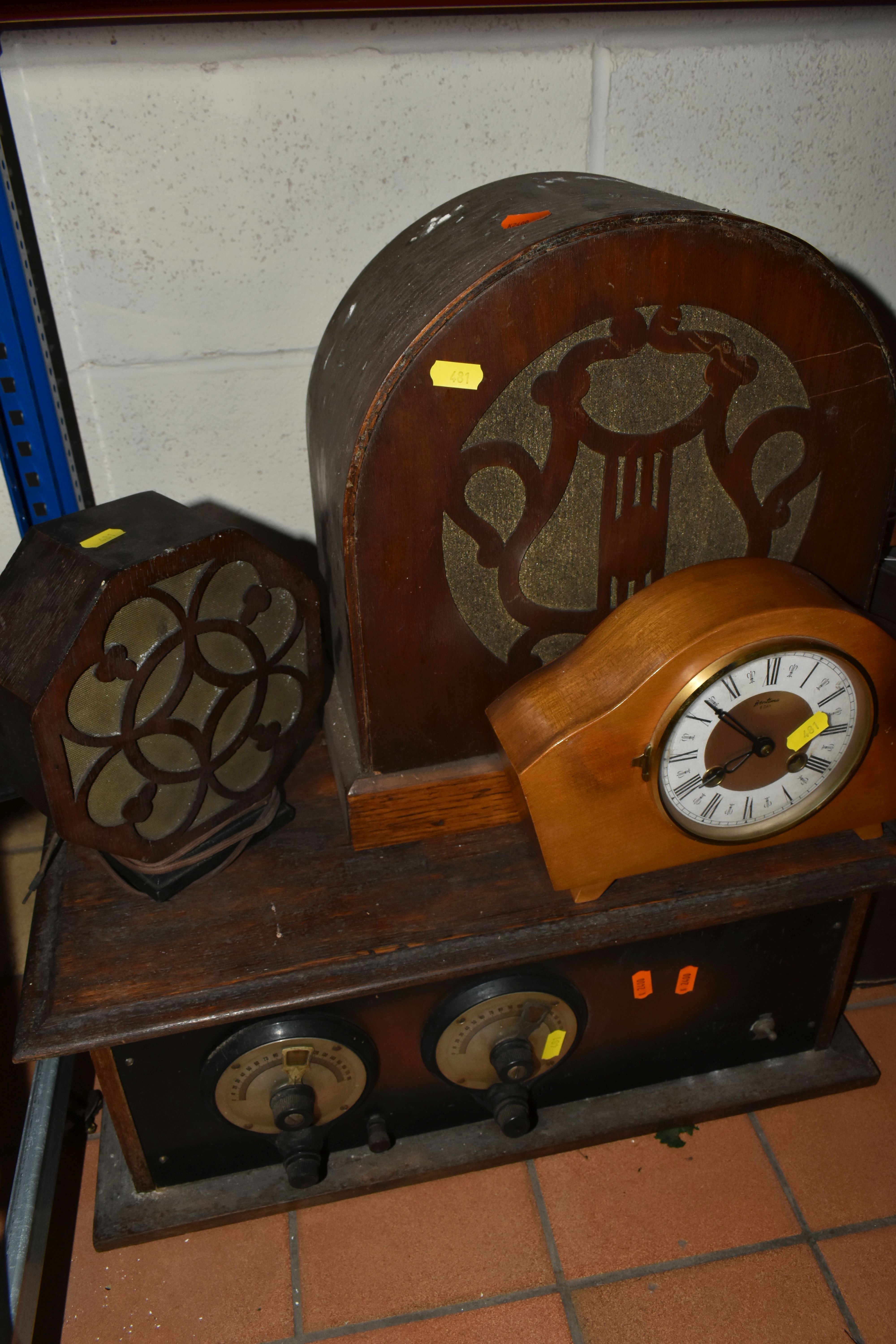 A GROUP OF SUNDRIES, to include an early 20th century vanity case, large mantel clock (worm holes - Image 4 of 6