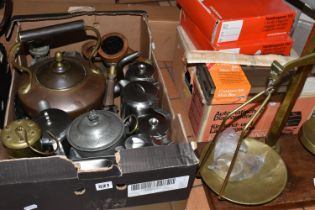A BOX AND LOOSE METALWARE AND SLIDE PROJECTING EQUIPMENT, to include a set of W & T Avery brass