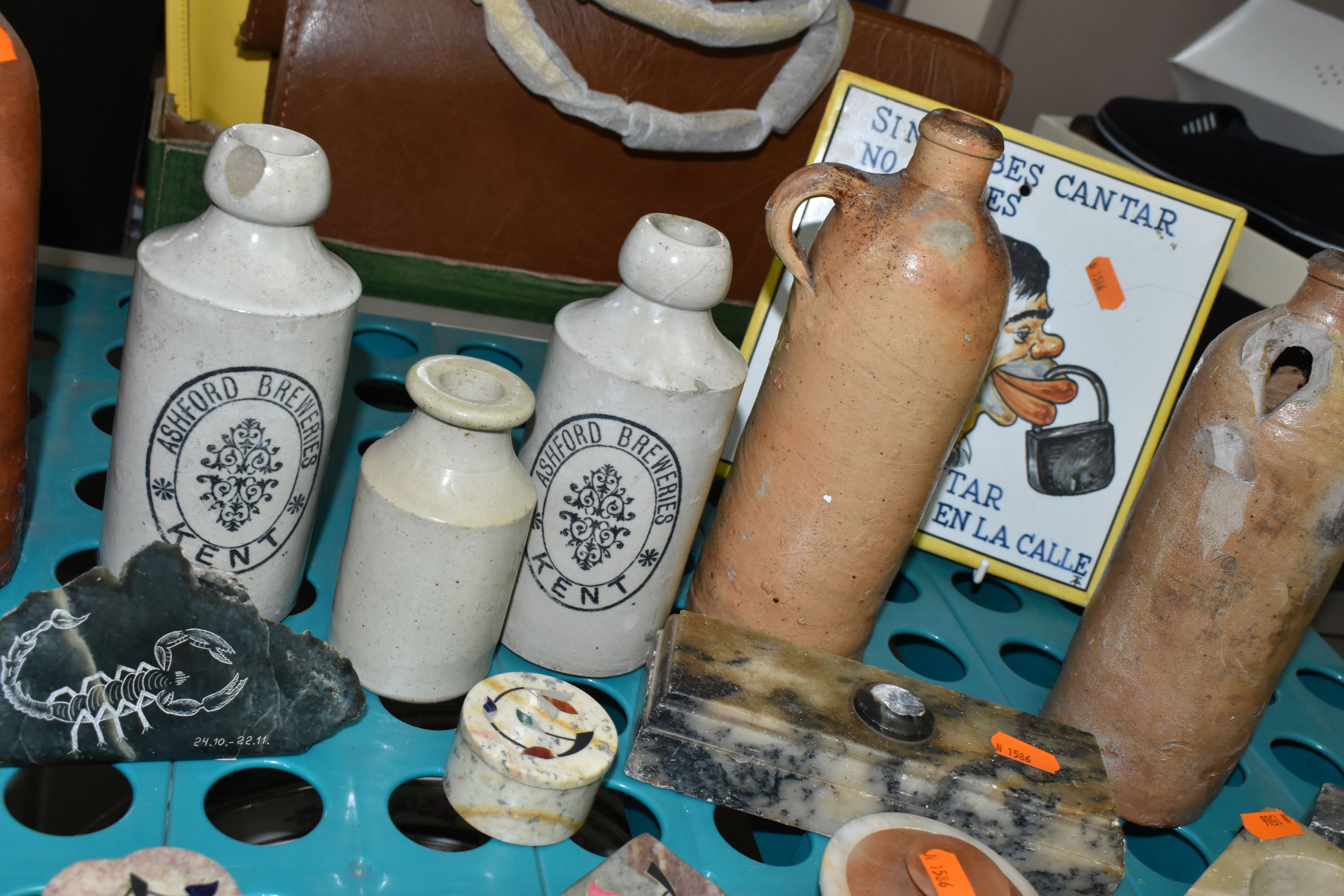 A GROUP OF EARLY 20TH CENTURY STONEWARE BOTTLES AND OTHER SUNDRIES, comprising four stoneware - Bild 4 aus 6