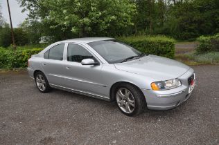A 2004 VOLVO S60 D5 SE FOUR DOOR SALOON CAR IN SILVER, with a 2401cc diesel engine, 5 speed manual