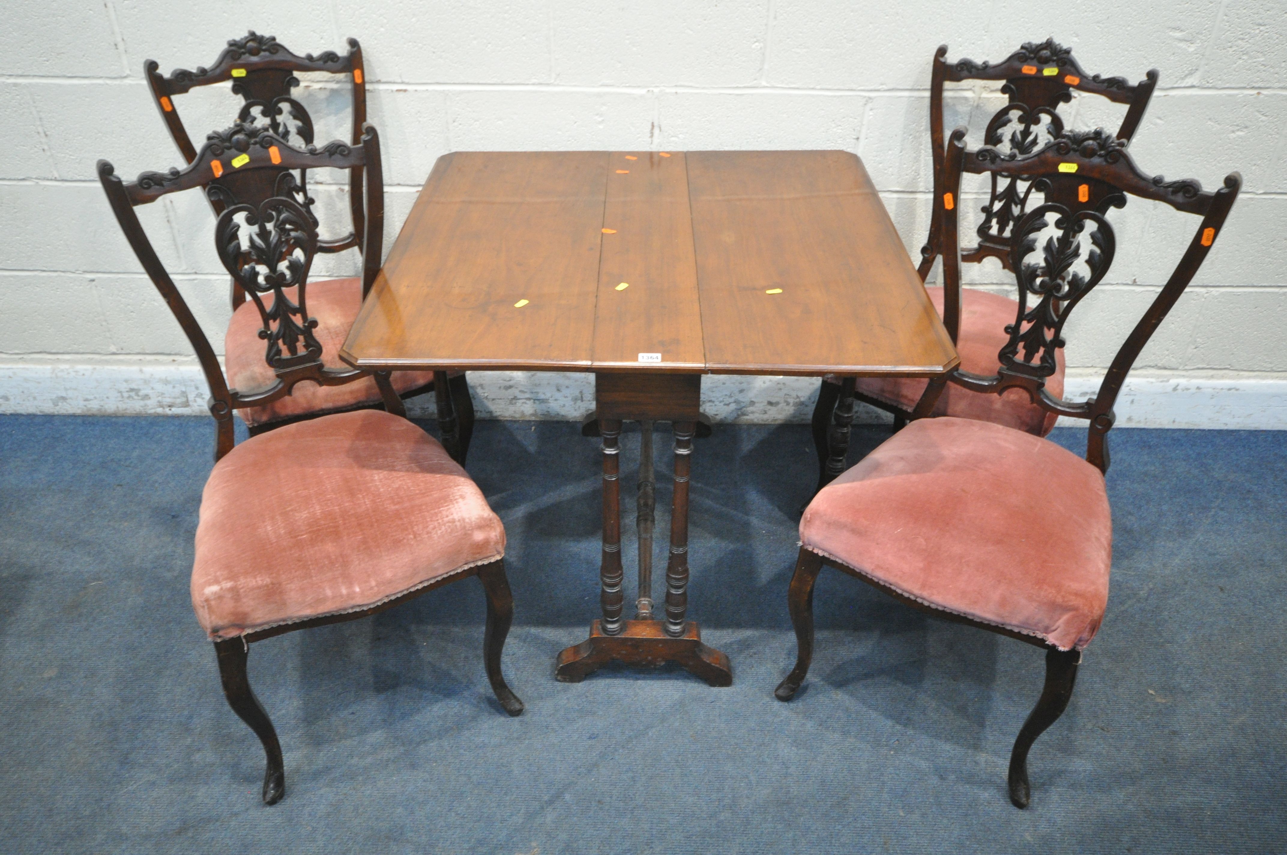 AN EDWARDIAN MAHOGANY SUTHERLAND TABLE, raised on turned supports and shaped feet, open width 91cm x