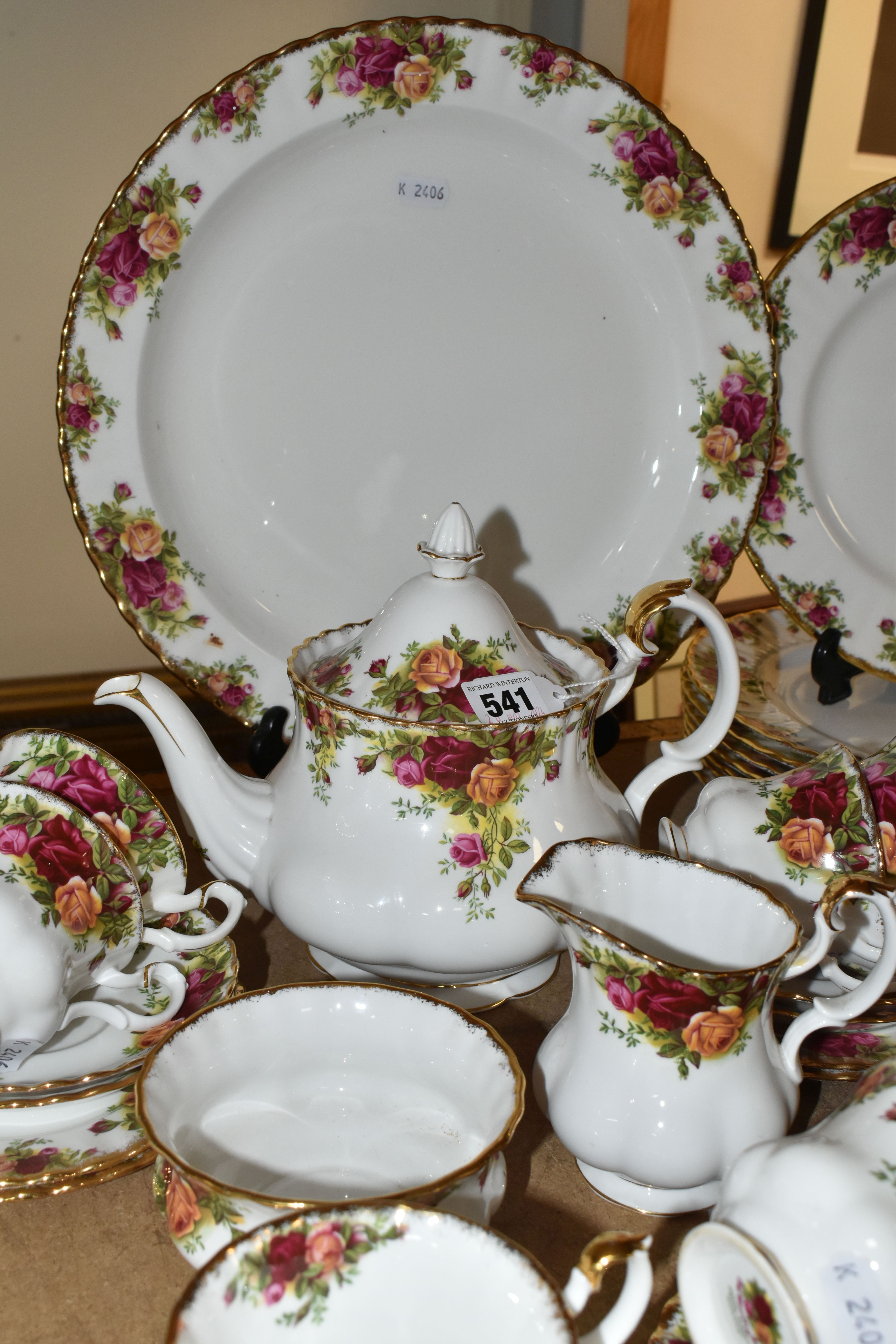 A GROUP OF ROYAL ALBERT 'OLD COUNTRY ROSES' PATTERN DINNERWARE, comprising a large chop dish (marked - Image 3 of 6