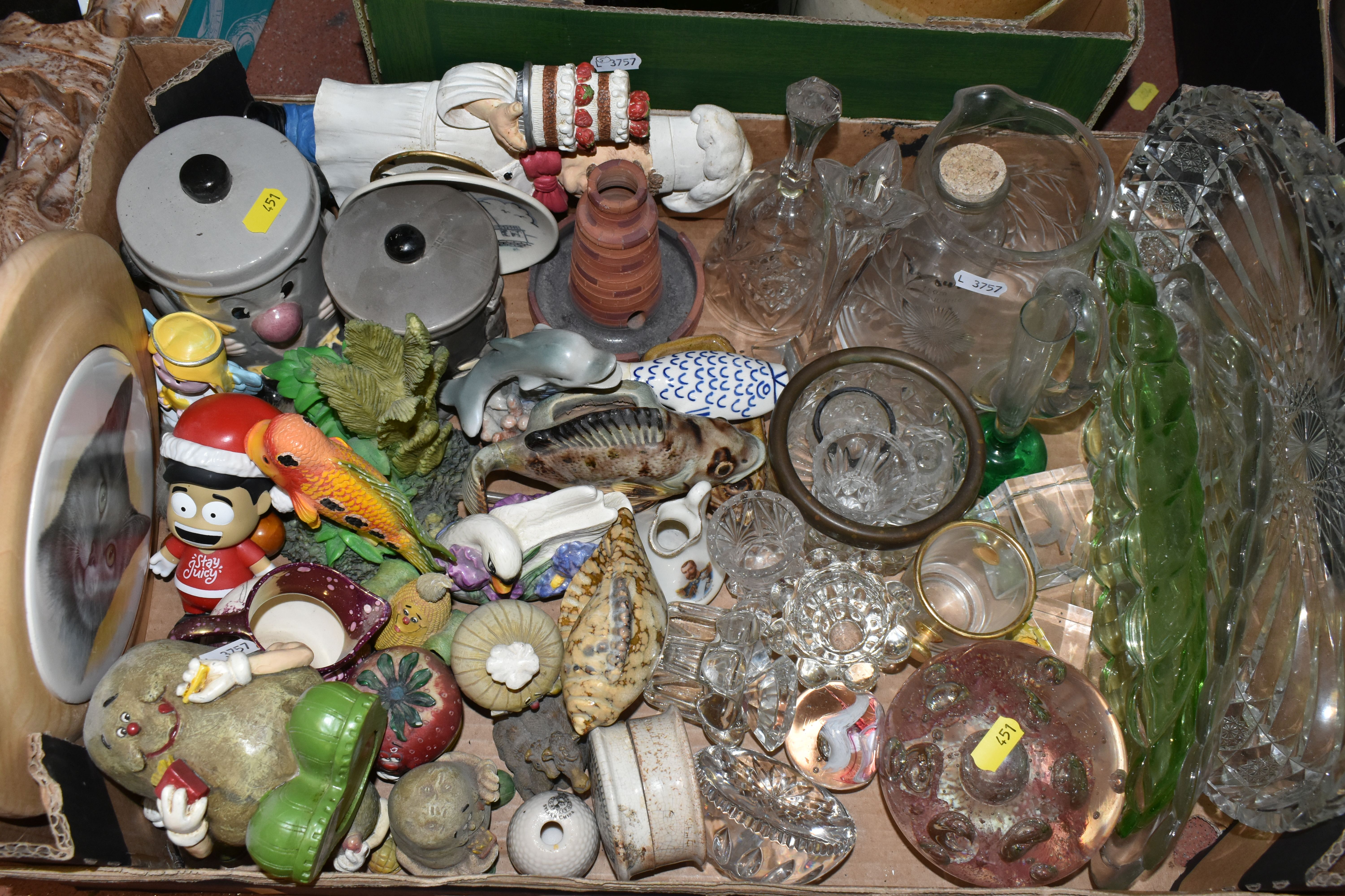 FOUR BOXES AND A QUANTITY OF LOOSE CERAMICS to include a 'Spode' tea caddy, large ceramic bowls, a - Image 2 of 7