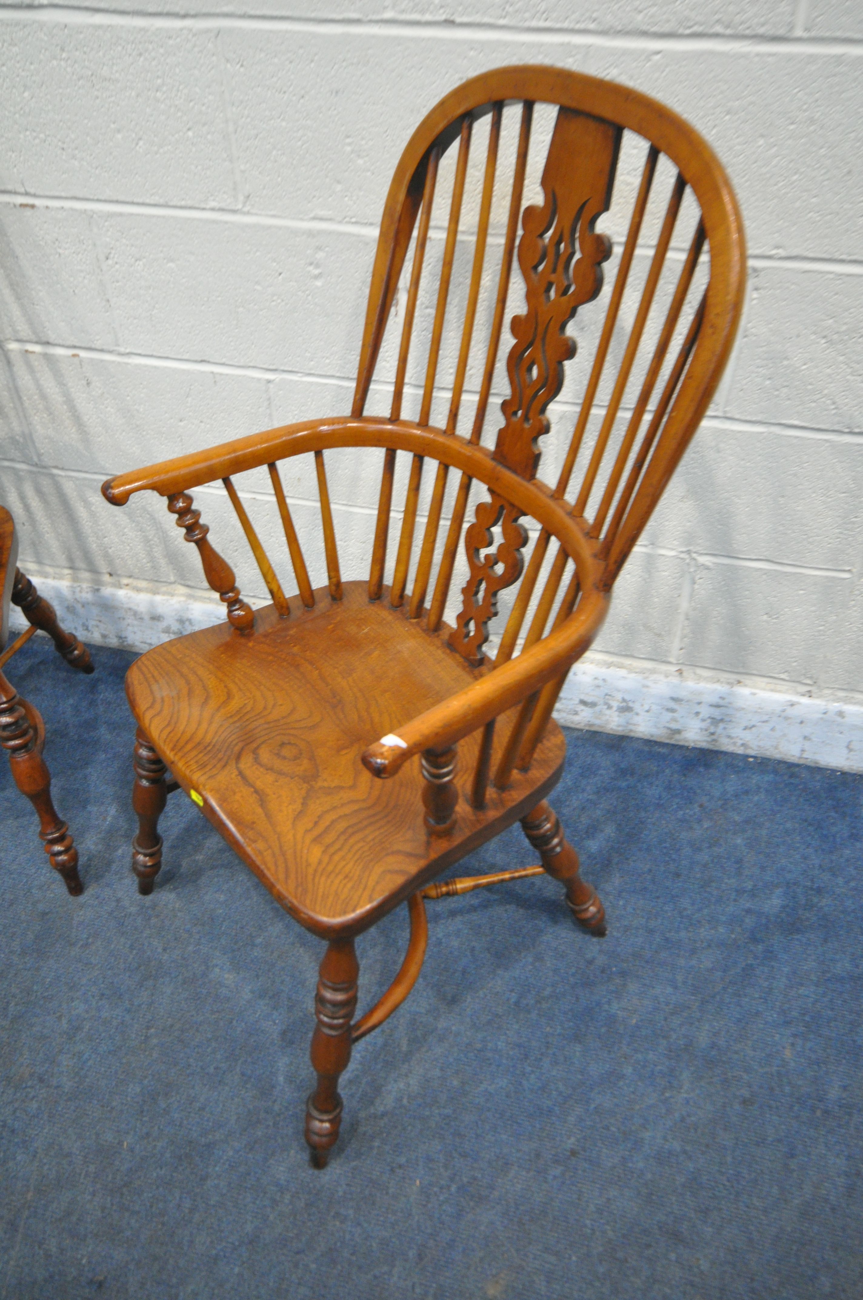 A PAIR OF GOOD QUALITY REPRODUCTION ELM SPLAT BACK WINDSOR ARMCHAIRS, with spindle supports, - Image 2 of 5