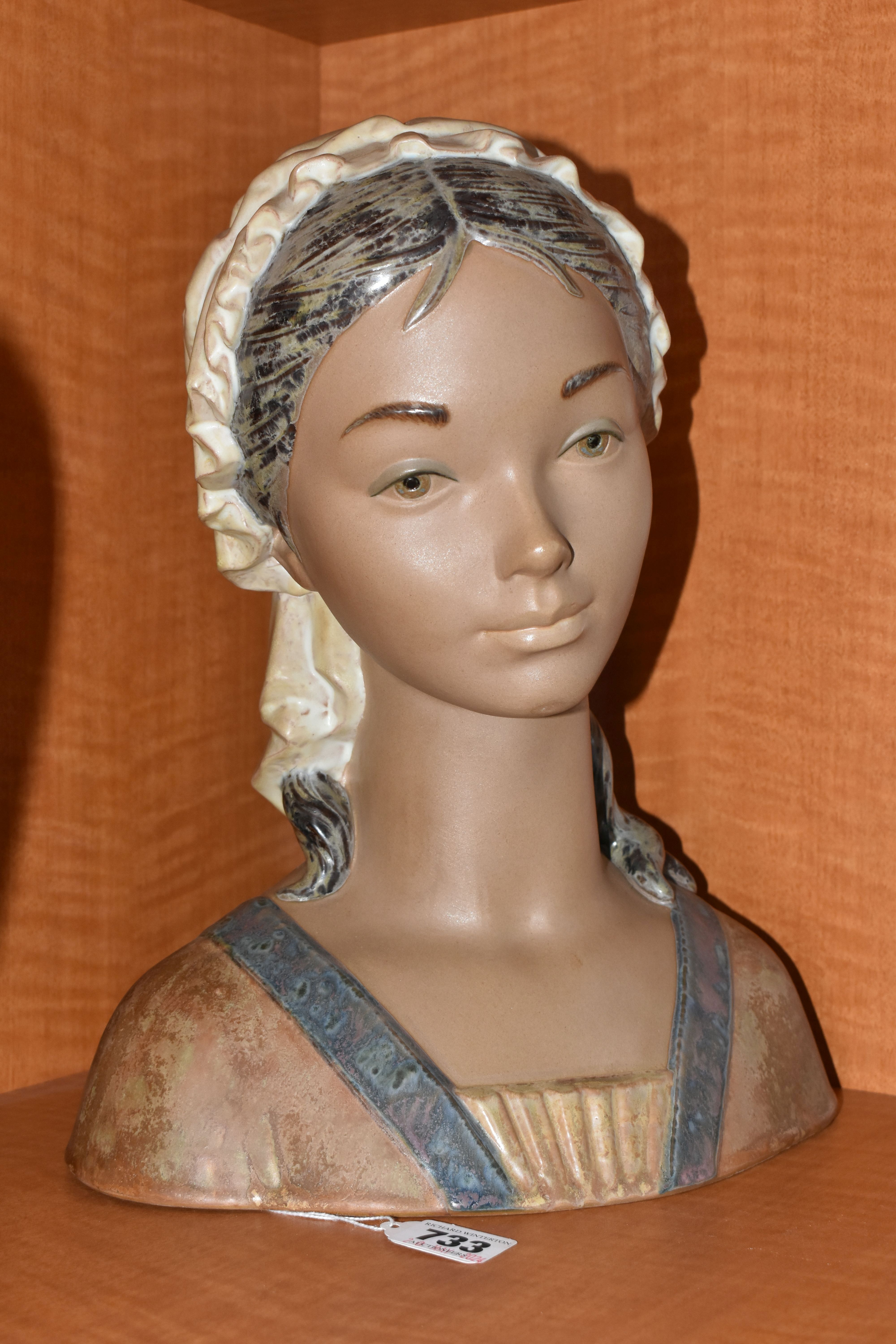 A LLADRO GRES BUST OF 'LITTLE GIRL', no.2024, sculpted by Fulgencio Garcia, issued 1971-1985, height - Image 2 of 7