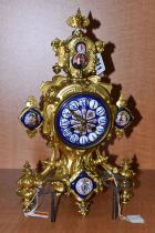 A LATE 19TH CENTURY GILT METAL AND PORCELAIN MOUNTED MANTEL CLOCK, the porcelain dial with Roman