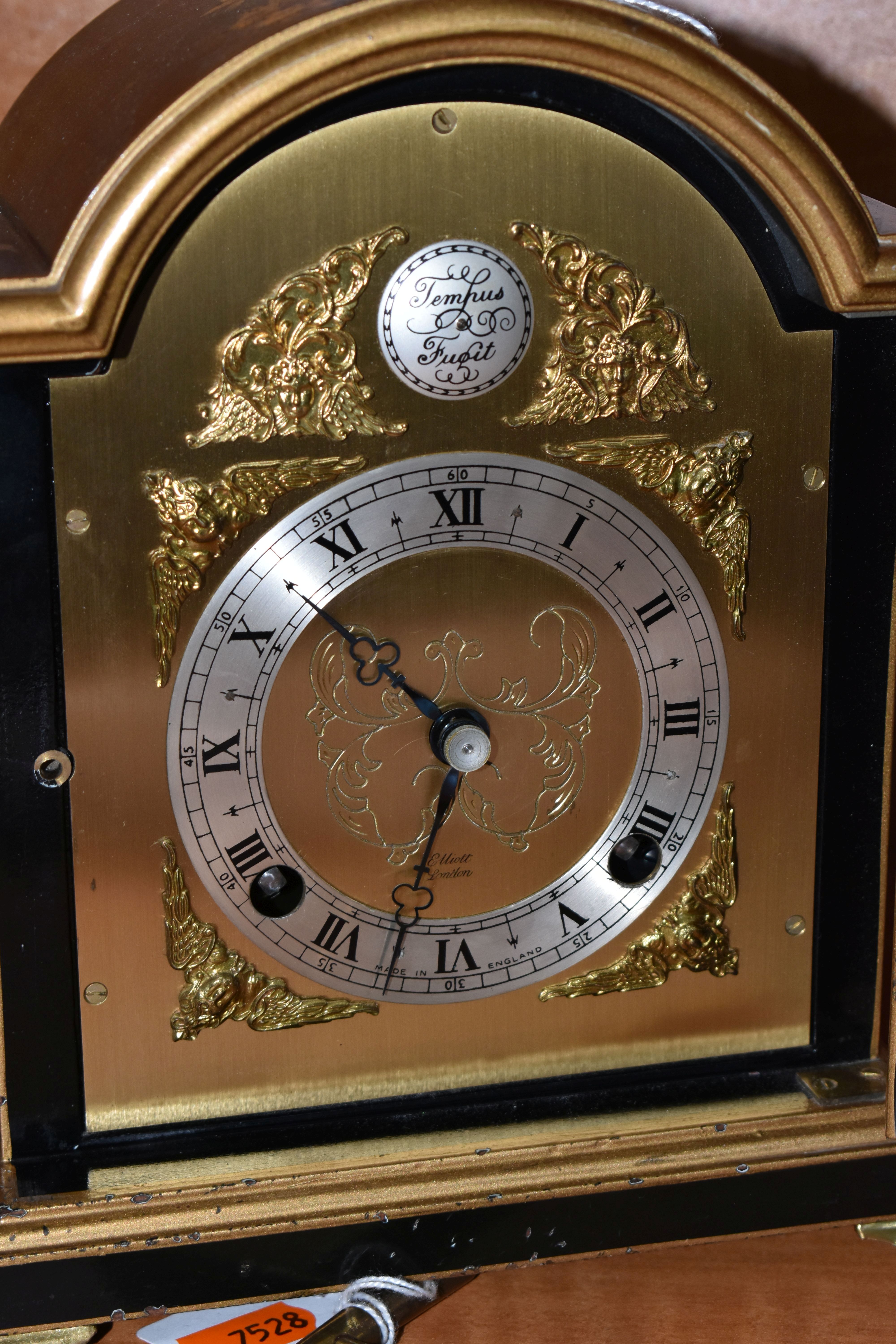 A MODERN ELLIOTT OF LONDON LACQUERED MANTEL CLOCK WITH CHINOISERIE DECORATION, with carrying - Image 4 of 9