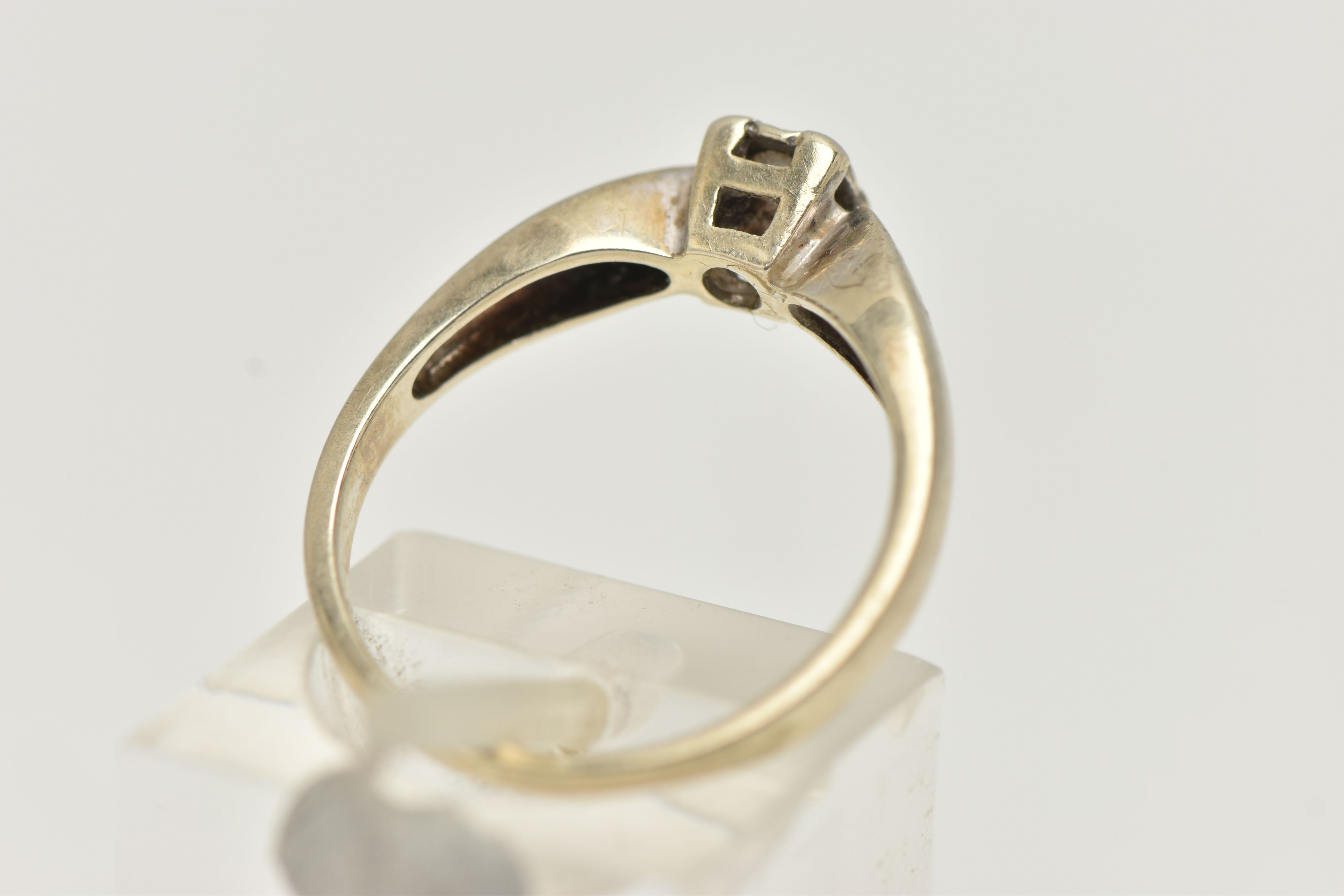 A 9CT GOLD SINGLE STONE DIAMOND RING, designed as a brilliant cut diamond within a square illusion - Image 3 of 4