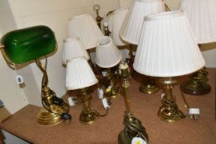 A QUANTITY OF ASSORTED BRASS TABLE AND DESK LAMPS, majority are have various candlestick type bases,