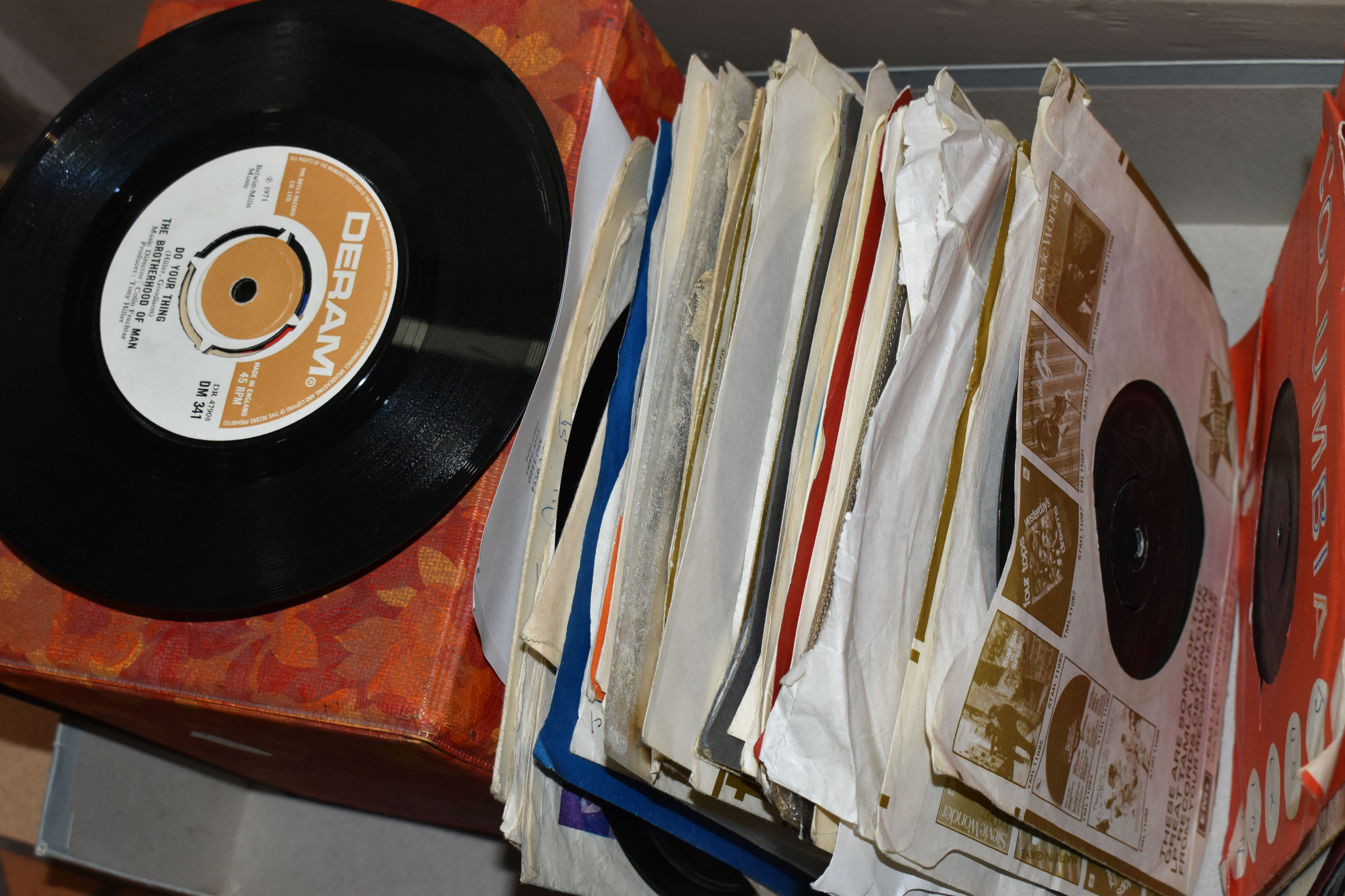 ONE BOX OF SINGLE 45RPM RECORDS AND A CASE OF L.P RECORDS, approximately seventy singles, artists - Image 3 of 4