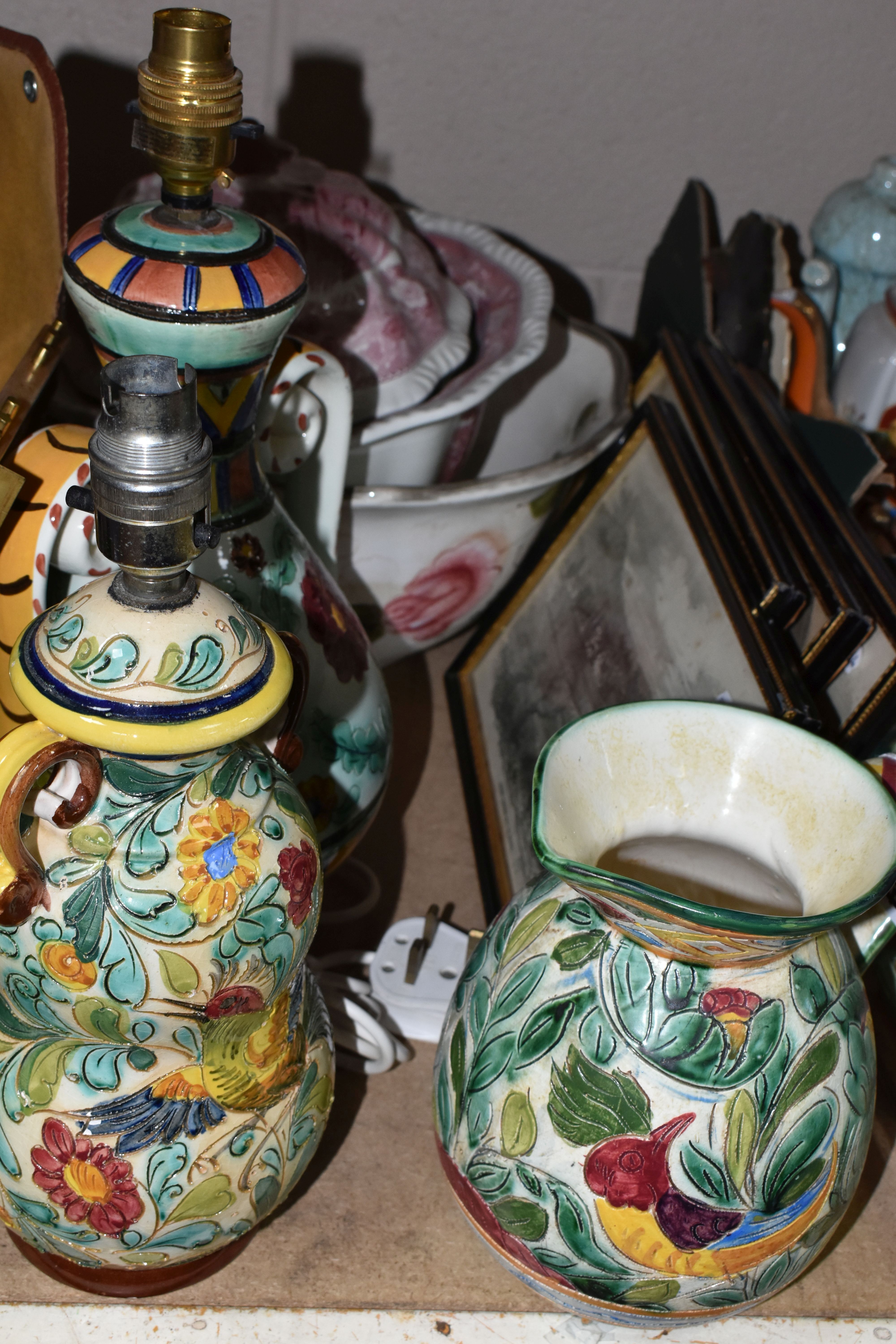 A BOX AND LOOSE CERAMICS AND SUNDRY ITEMS, to include an Italian table lamp, a Beswick jug and - Image 4 of 10