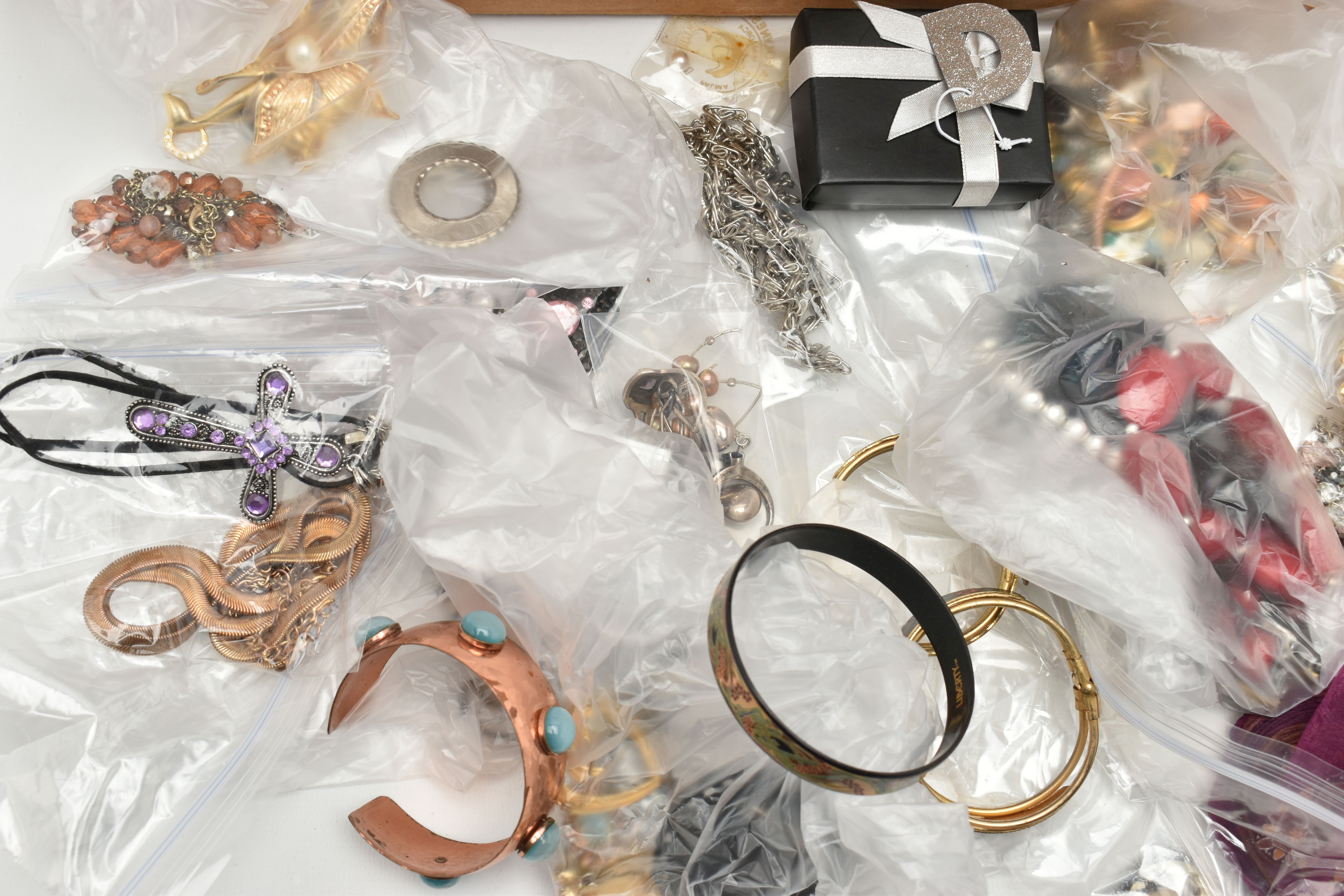 A BOX OF ASSORTED COSTUME JEWELLERY, to include a white metal amethyst ring stamped 925 (split - Image 2 of 4