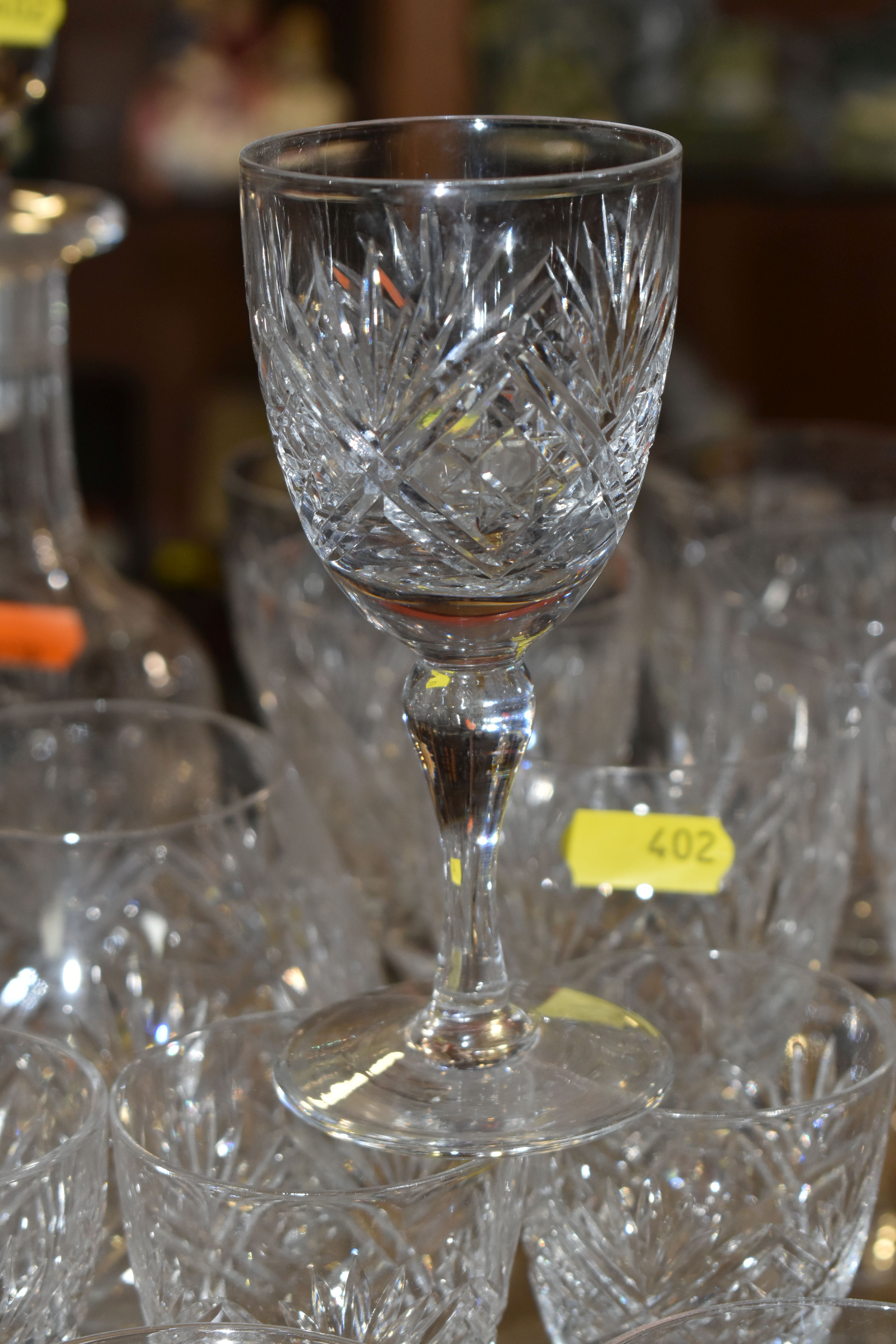 A LARGE SELECTION OF GLASSWARE INCLUDING A WATERFORD CRYSTAL CLOCK, TOGETHER WITH A VARIETY OF - Bild 11 aus 11