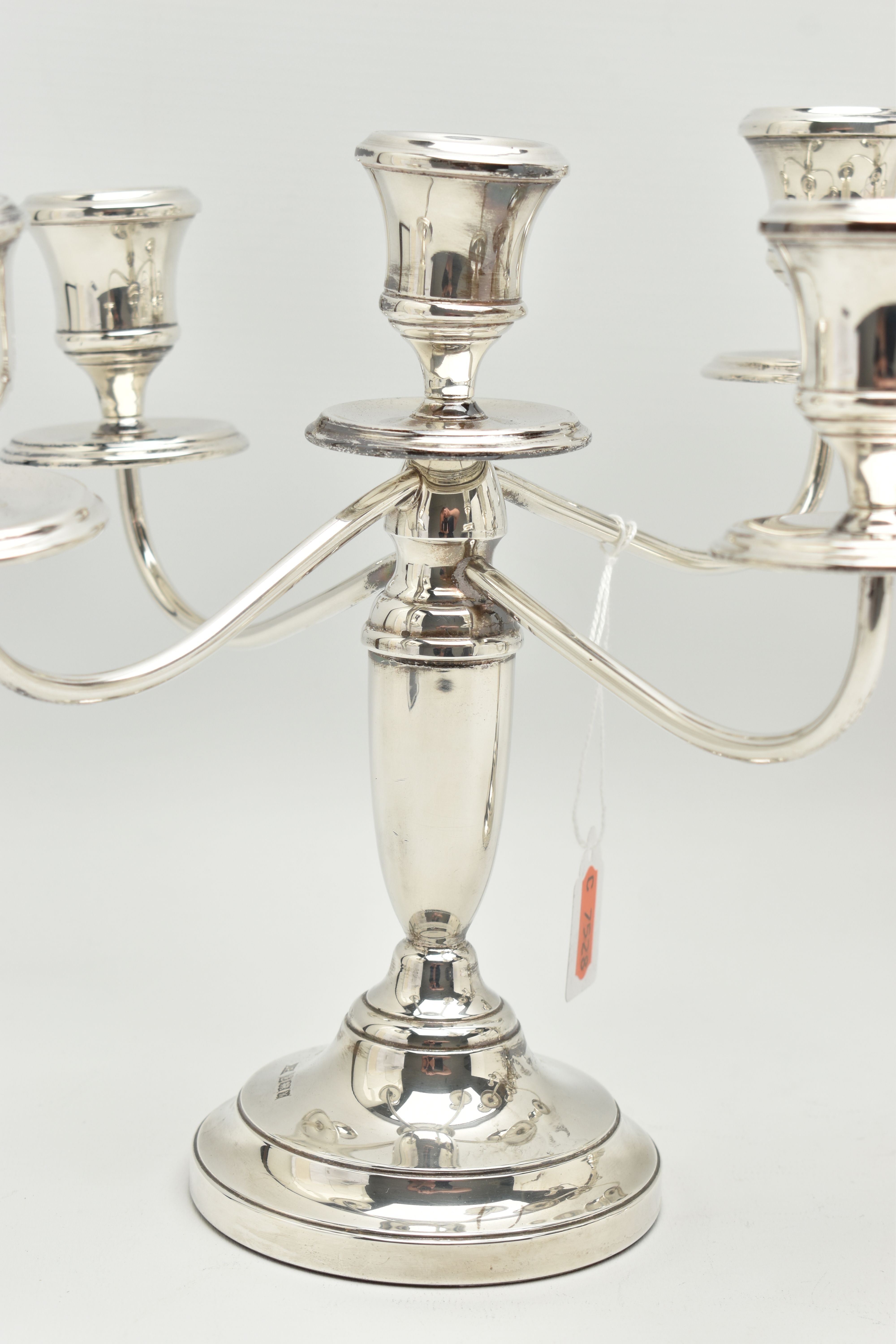 A PAIR OF ELIZABETH II SILVER FIVE LIGHT CANDELABRAS, baluster stems, stepped circular loaded - Bild 2 aus 9