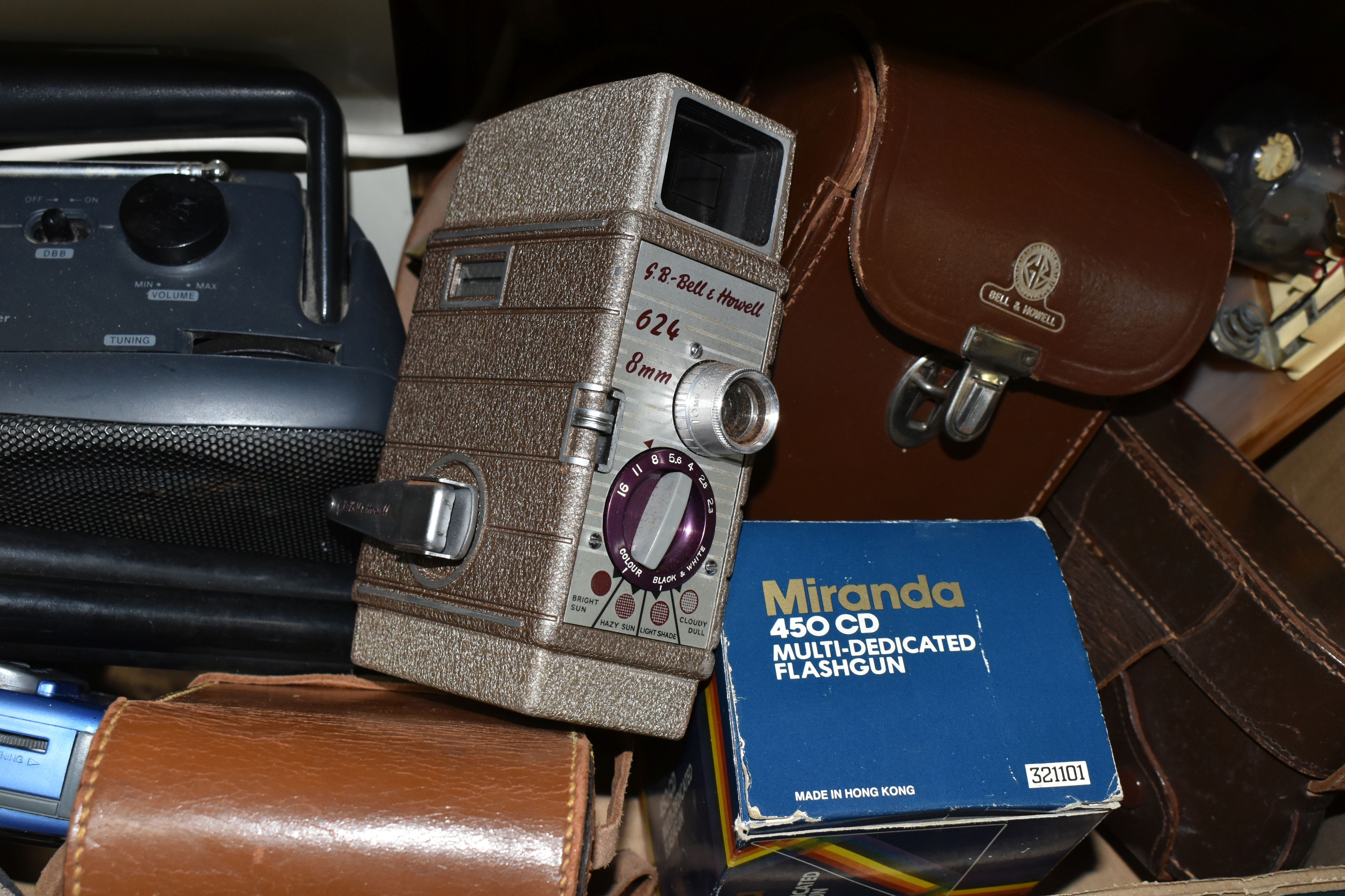A BOX AND LOOSE PHOTOGRAPHIC AND SUNDRY ITEMS, to include a cased Agfa Silette 35mm camera, a - Image 2 of 4