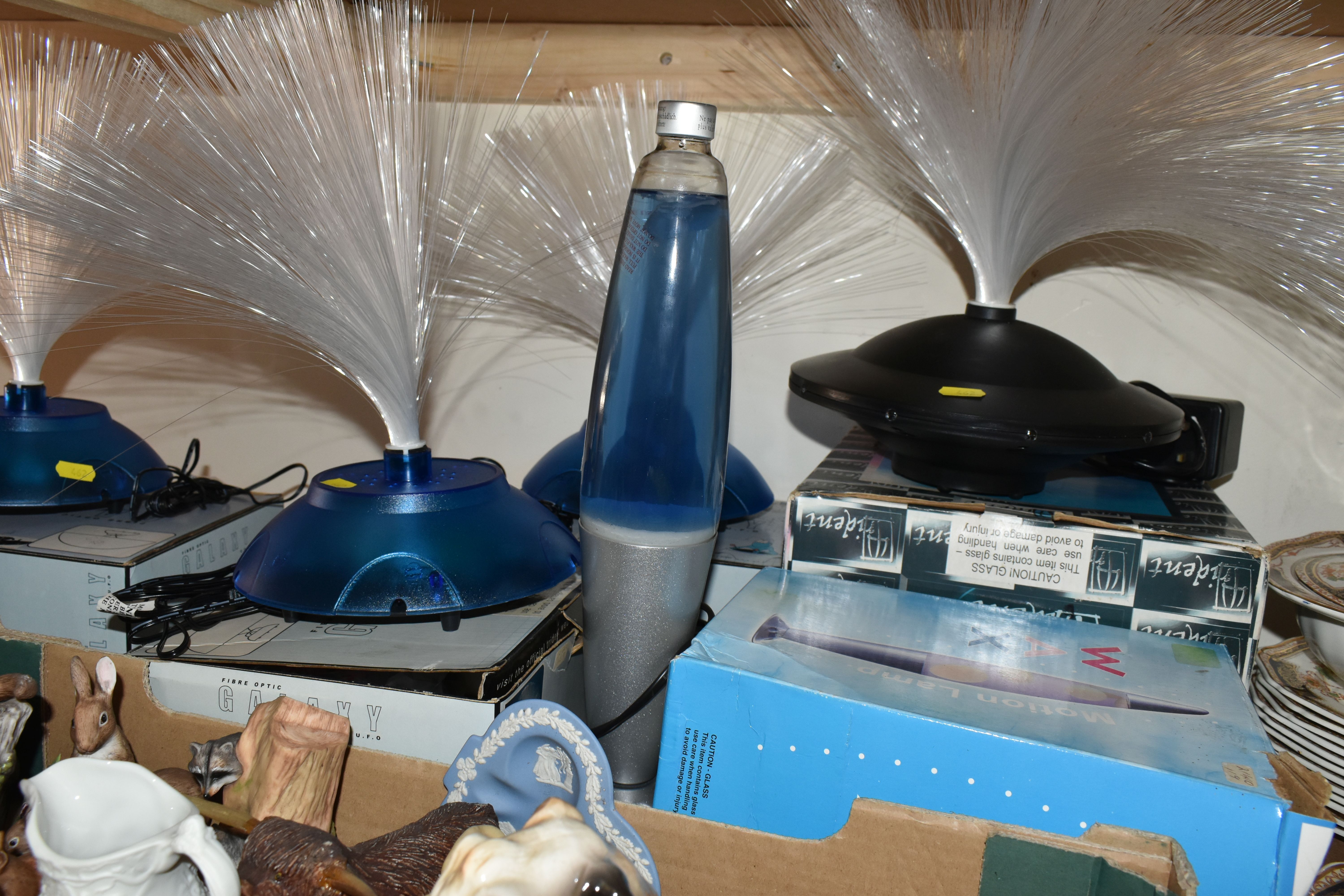 TWO BOXES AND LOOSE CERAMICS, FIBRE OPTIC LAMPS AND OTHER FIGURES, to include Hummel Soloist no - Image 3 of 5