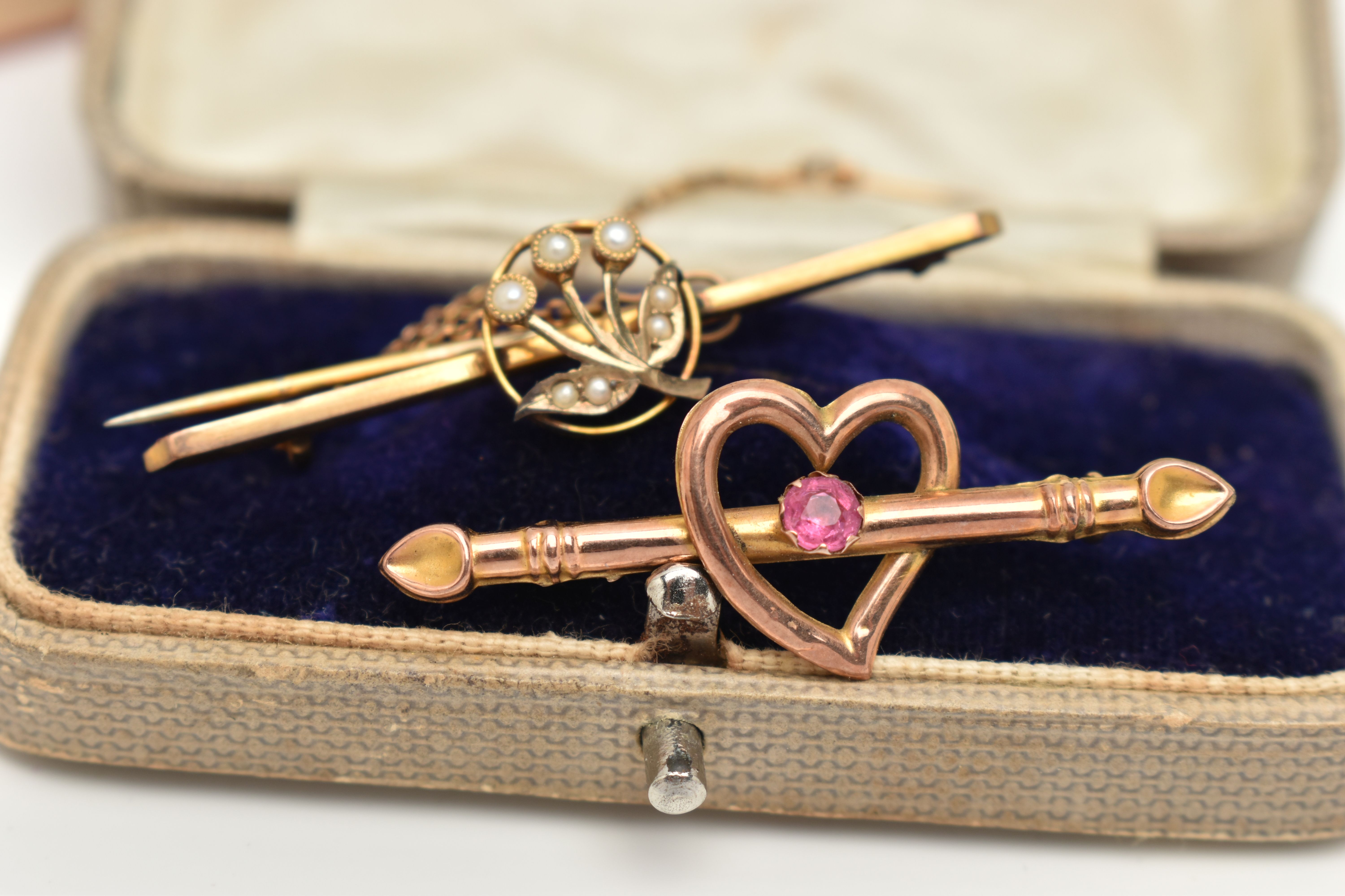 TWO EARLY 20TH CENTURY BROOCHES, the first an open work heart with bar set with a single pink - Image 2 of 4