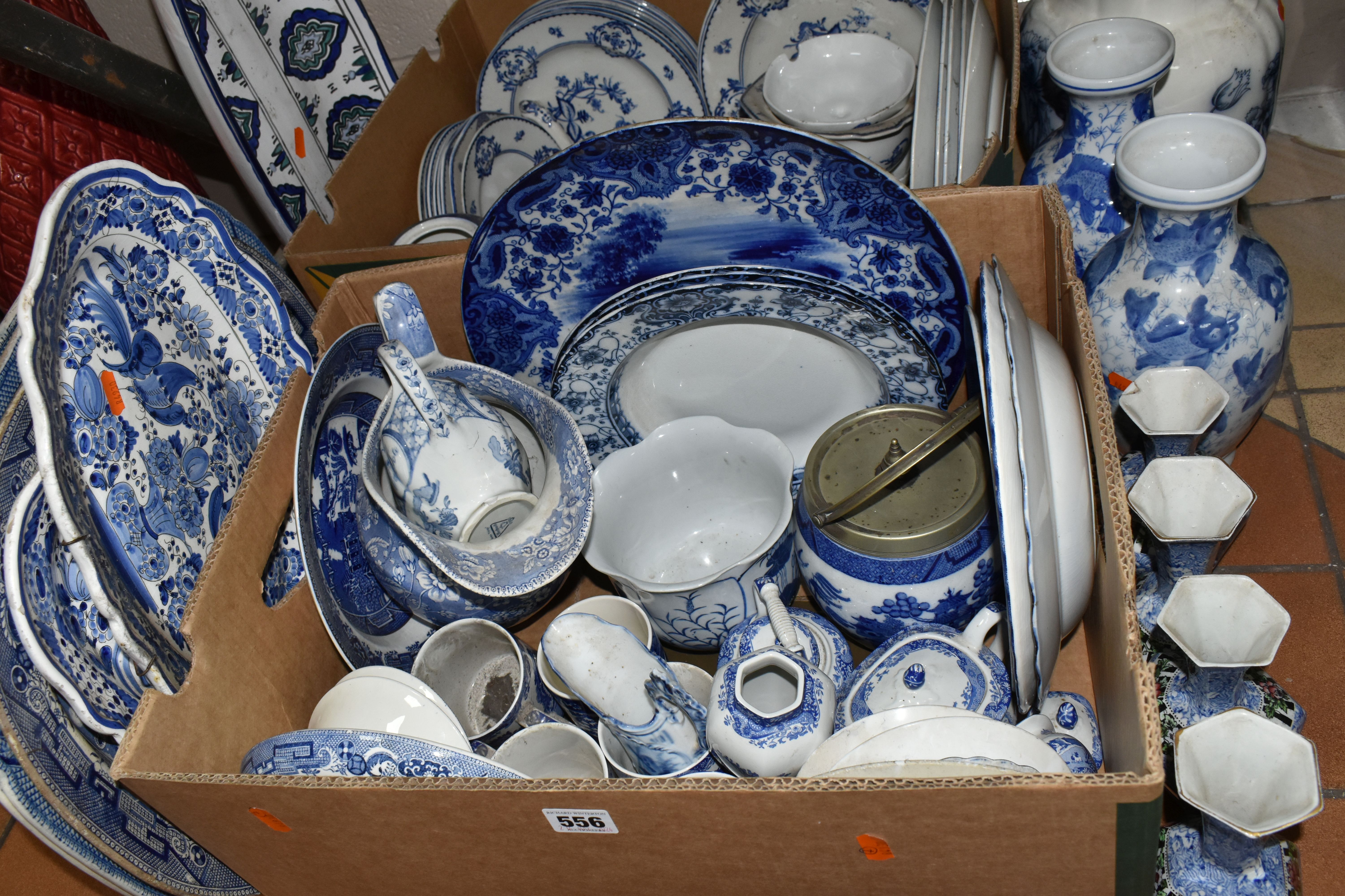 TWO BOXES AND LOOSE BLUE AND WHITE CERAMICS, to include a Minton Willow pattern biscuit barrel, a