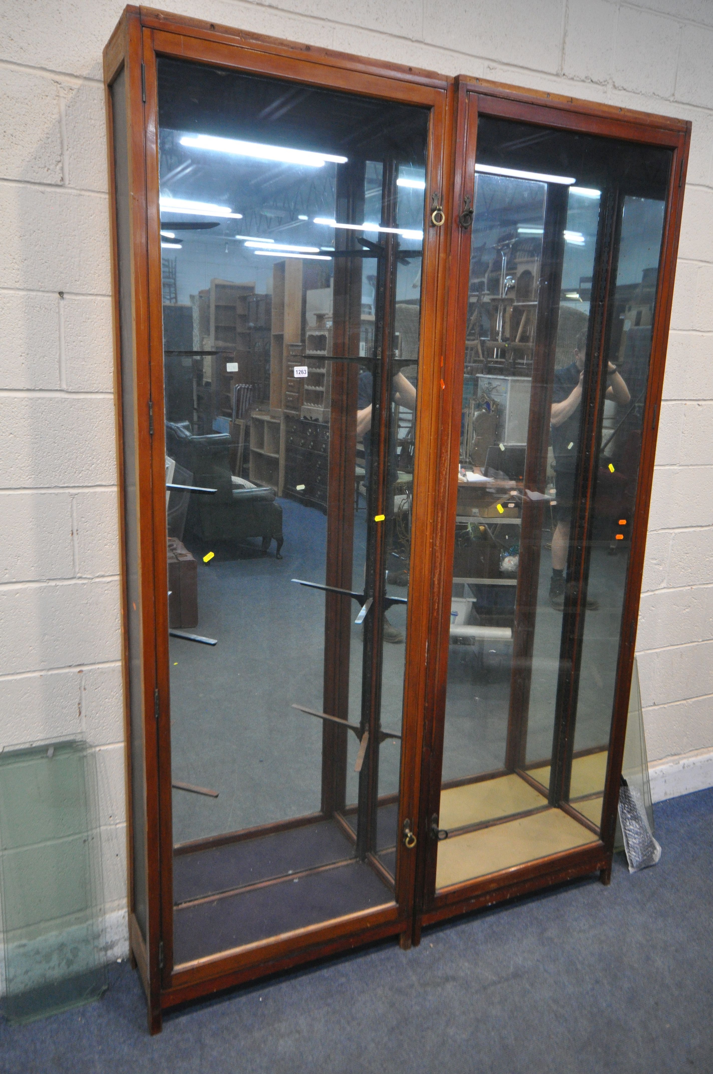 A PAIR OF OPPOSING EARLY 20TH CENTURY MAHOGANY DISPLAY CASES, enclosing a mirrored interior, and a - Image 2 of 3