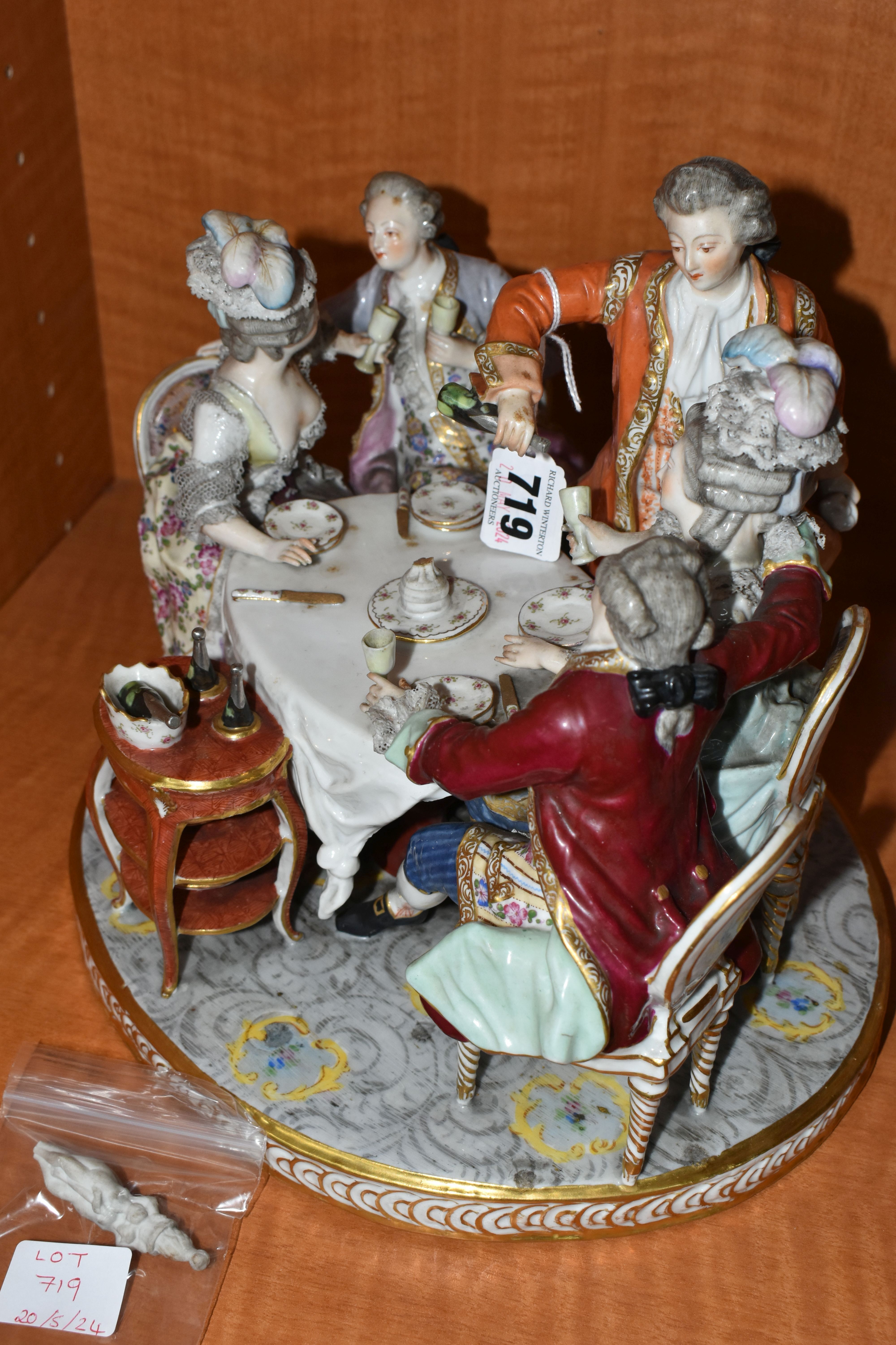 A 19TH CENTURY PARIS PORCELAIN FIGURE GROUP OF FIVE 18TH CENTURY FIGURES AROUND A DINING TABLE, with - Image 4 of 9