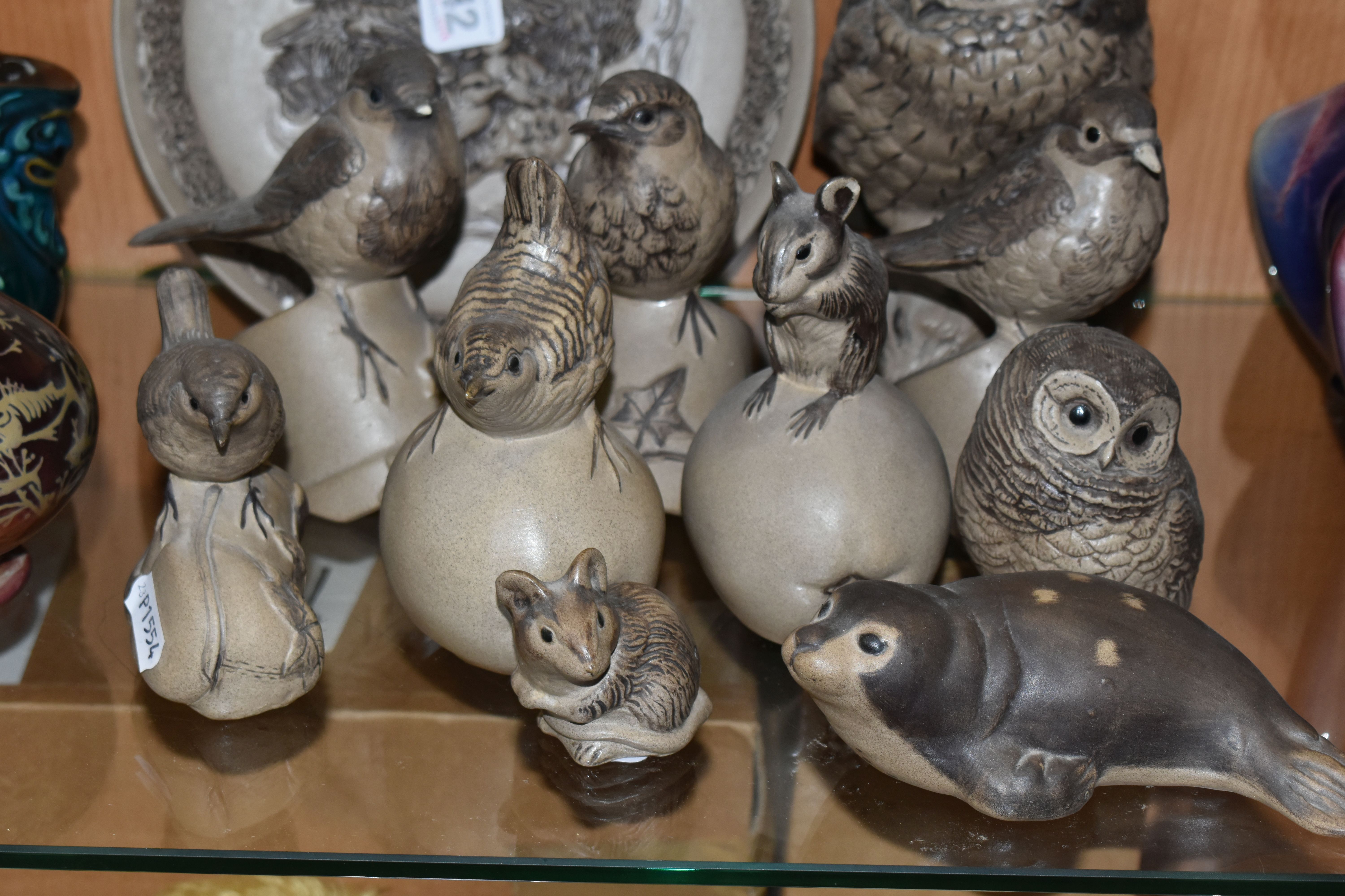 A COLLECTION OF POOLE POTTERY STONEWARE BIRDS AND ANIMALS, to include figures of owls, wrens, - Image 2 of 9