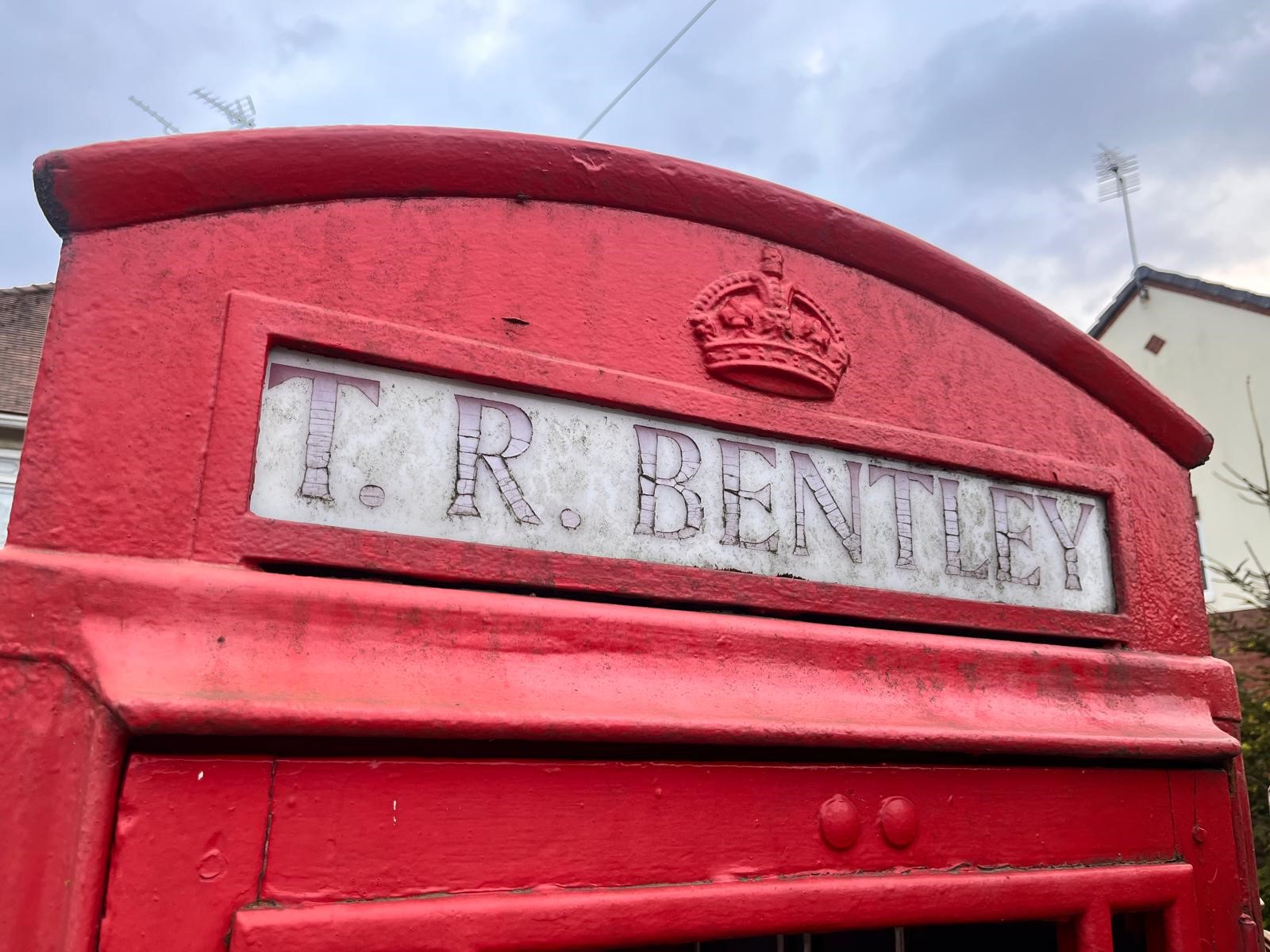 A RED K6 TELEPHONE BOX, the distinctive shape with a domed top, crown, and later fitted with Elvis - Image 6 of 11