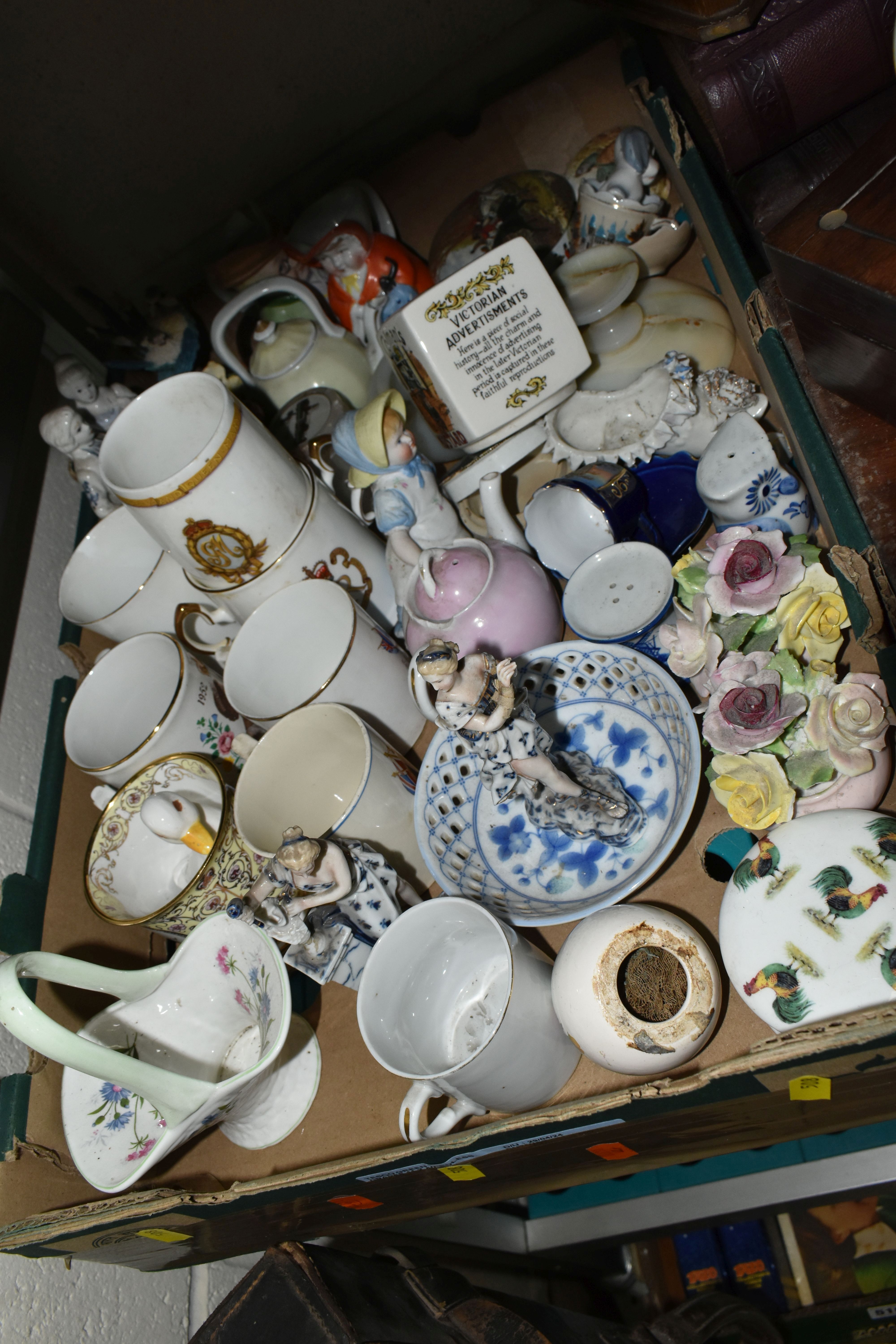 TWO BOXES AND LOOSE ORNAMENTS AND SUNDRIES, to include a small porcelain bust of W.G Grace, Royal - Bild 11 aus 15