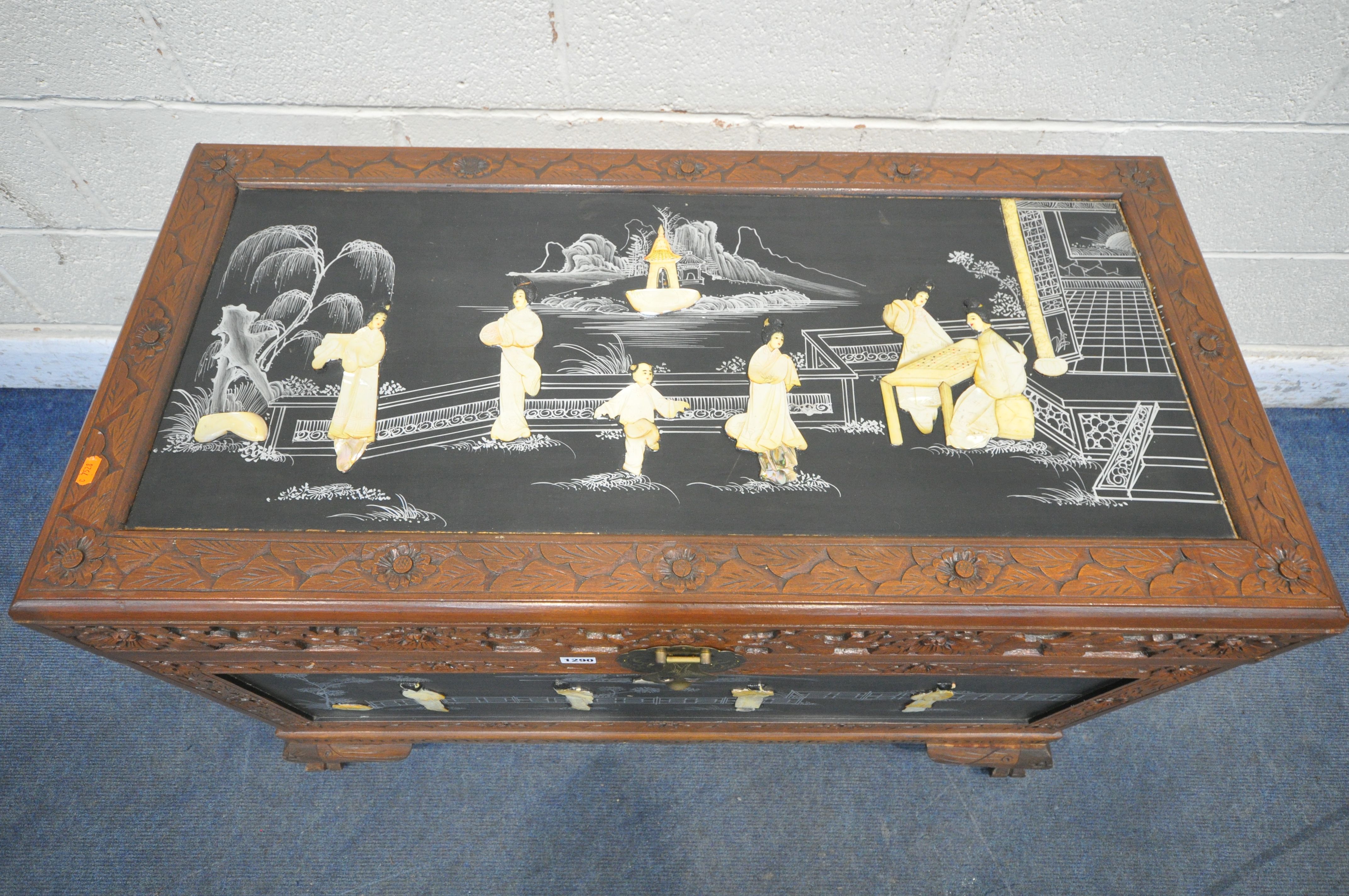 A 20TH CENTURY CHINESE CAMPHORWOOD BLANKET CHEST, with chinoiserie decoration, width 107cm x depth - Image 3 of 6