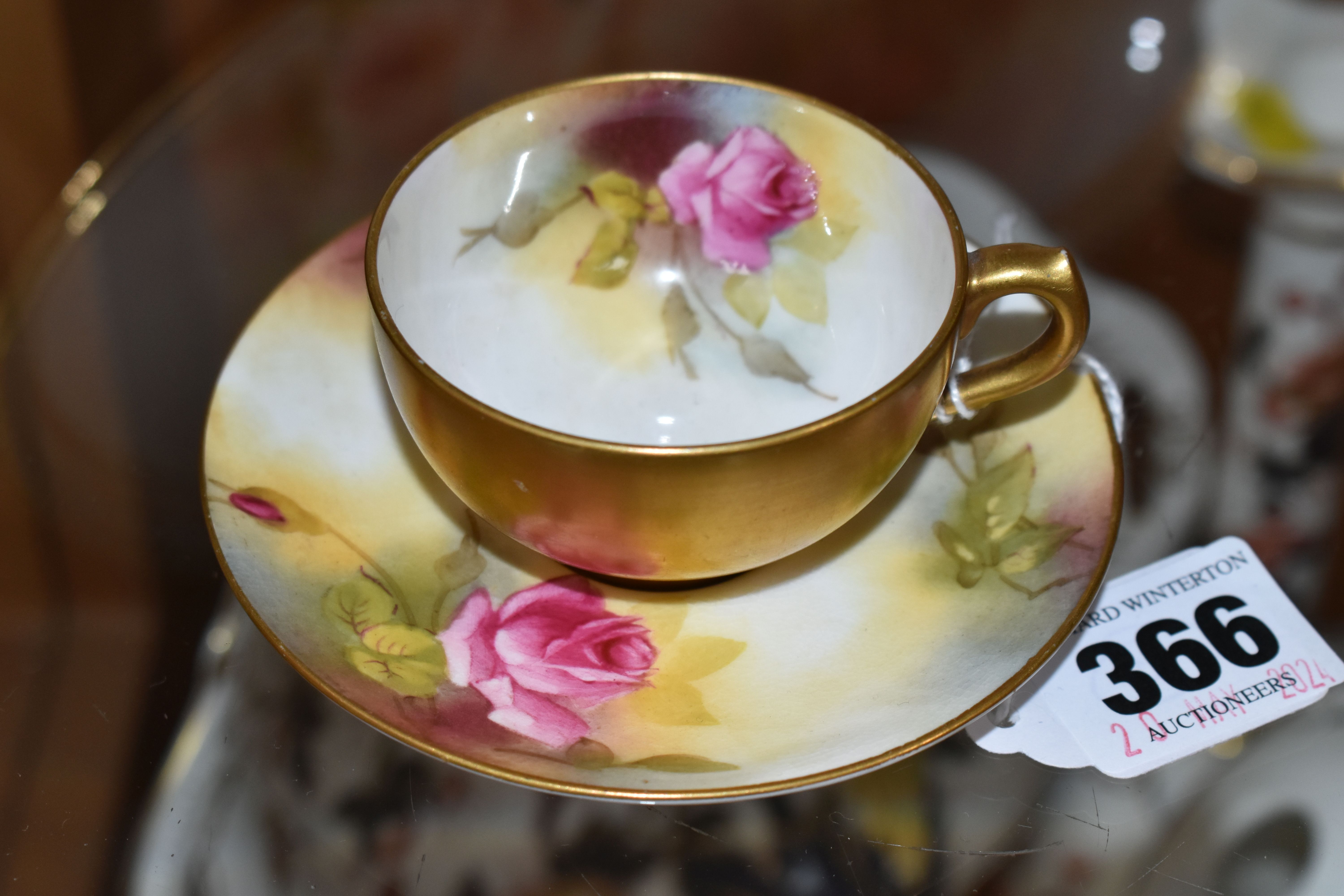 A ROYAL DOULTON CABINET DISH WITH A ROYAL WORCESTER CUP AND SAUCER, comprising an oval dish with - Image 2 of 8