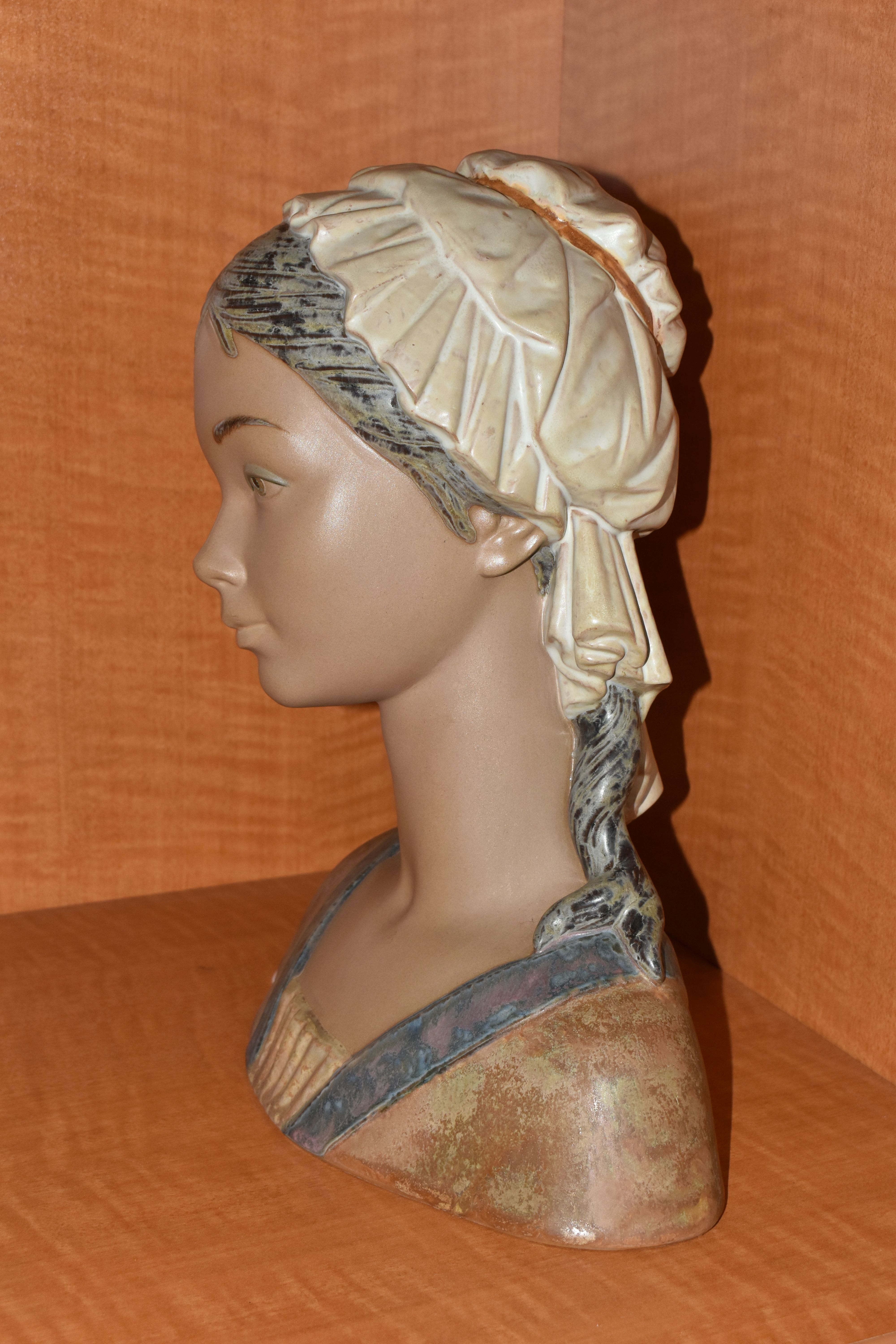 A LLADRO GRES BUST OF 'LITTLE GIRL', no.2024, sculpted by Fulgencio Garcia, issued 1971-1985, height - Image 6 of 7