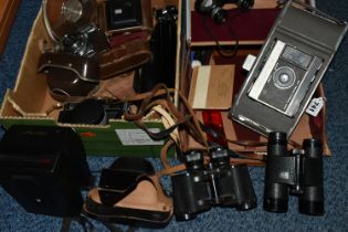 A CASED POLAROID LAND CAMERA MODEL J66 AND A BOX OF ASSORTED CAMERAS AND BINOCULARS, including a