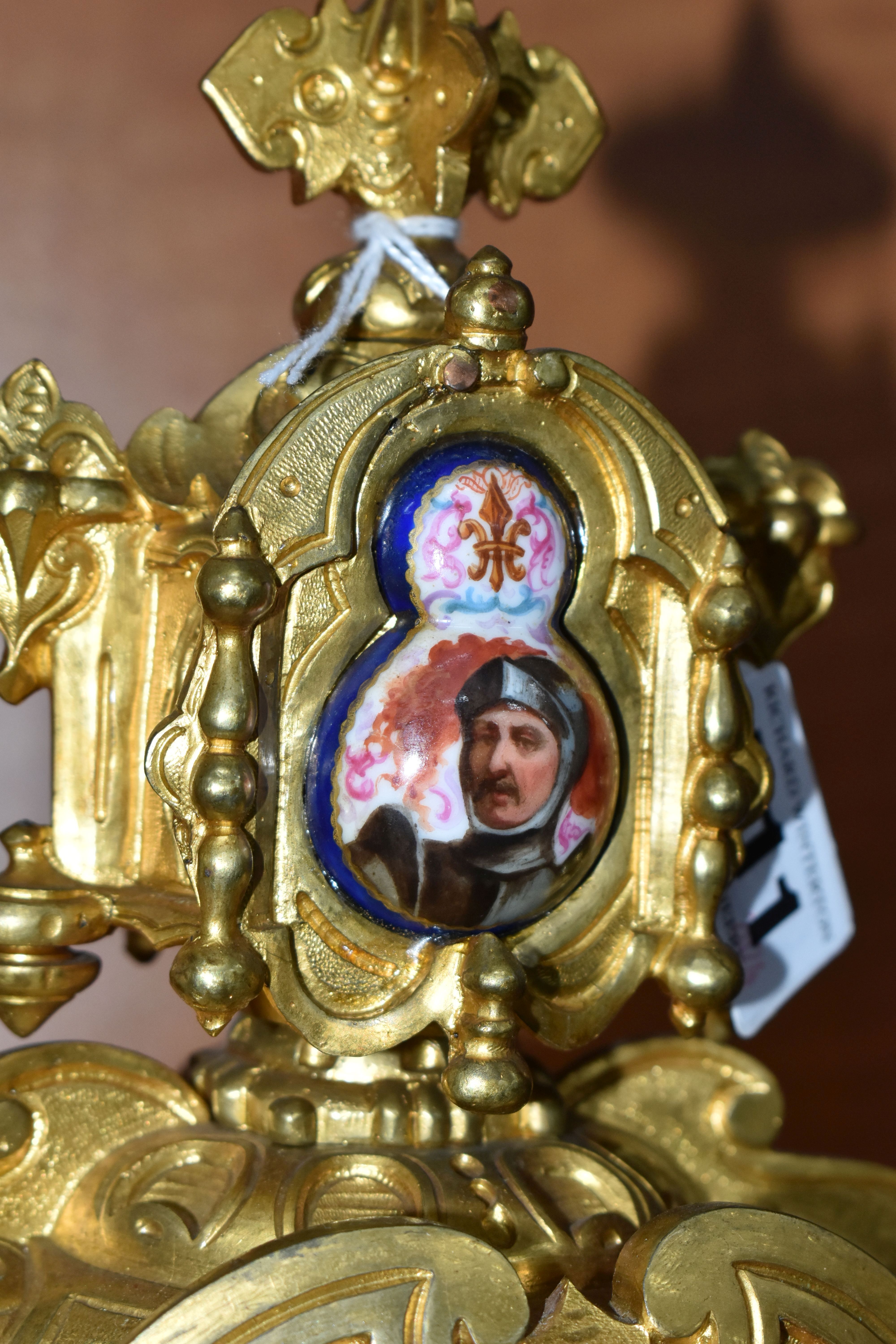 A LATE 19TH CENTURY GILT METAL AND PORCELAIN MOUNTED MANTEL CLOCK, the porcelain dial with Roman - Image 7 of 12