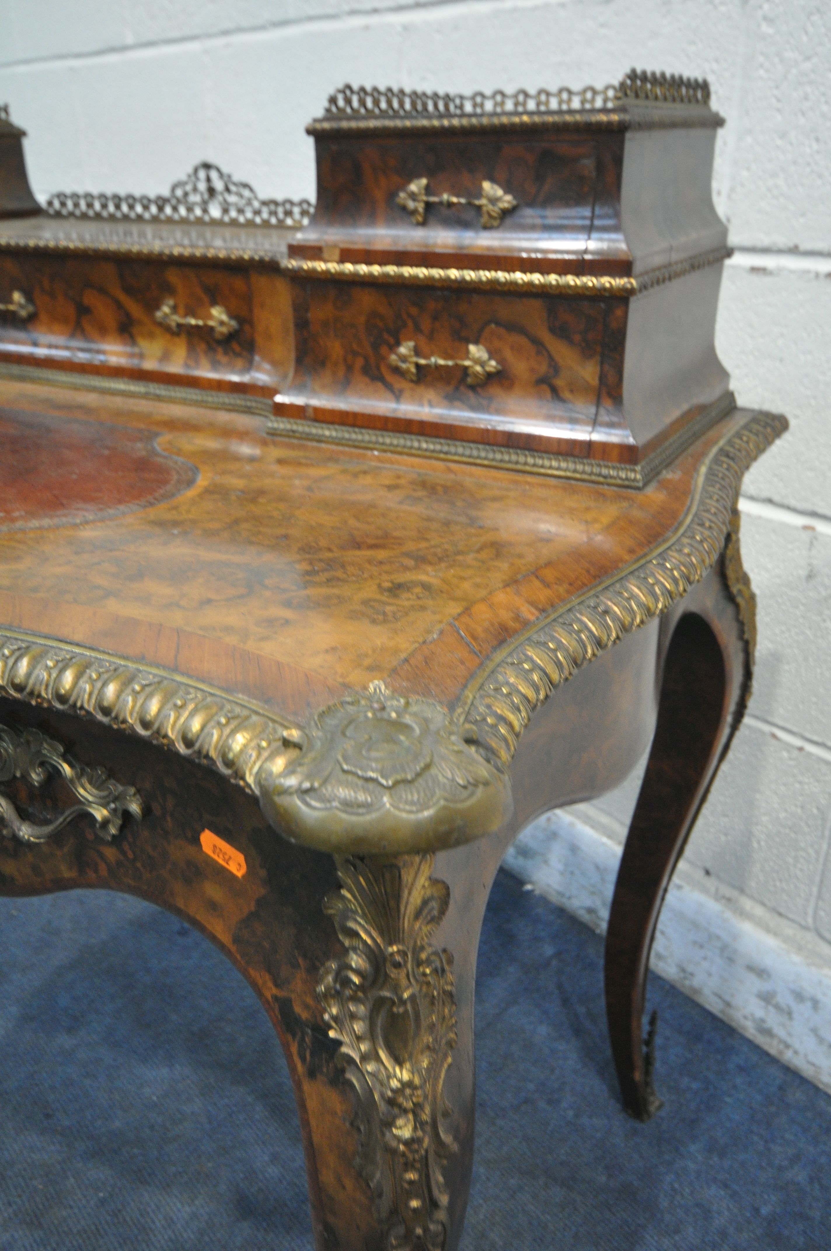 A VICTORIAN BURR WALNUT AND ROSEWOOD CROSSBANDED LADIES WRITING TABLE, with gilt brass mounts, the - Image 5 of 7