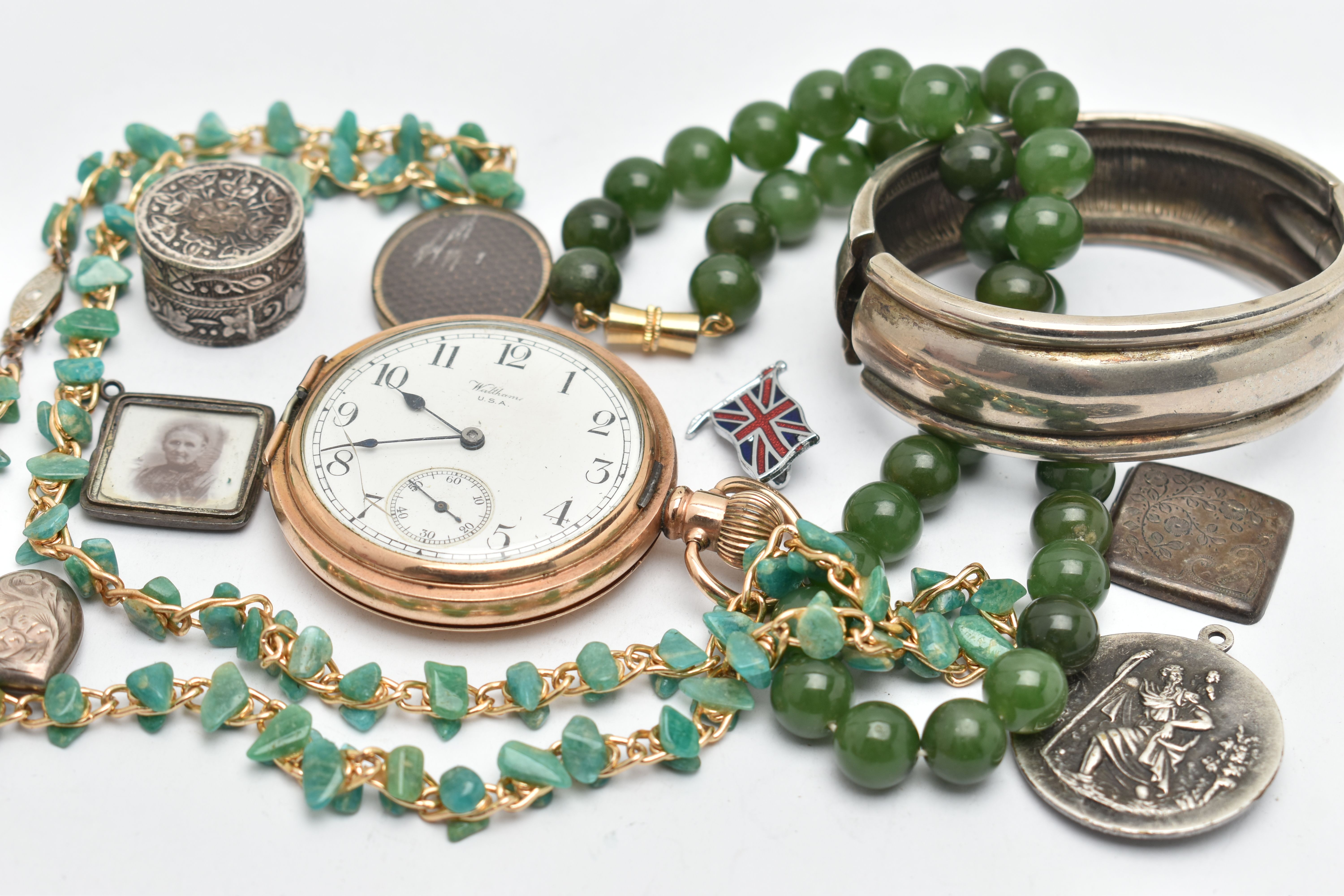 A SELECTION OF JEWELLERY, to include a nephrite jade bead necklace, a further gem necklace, an - Image 2 of 3