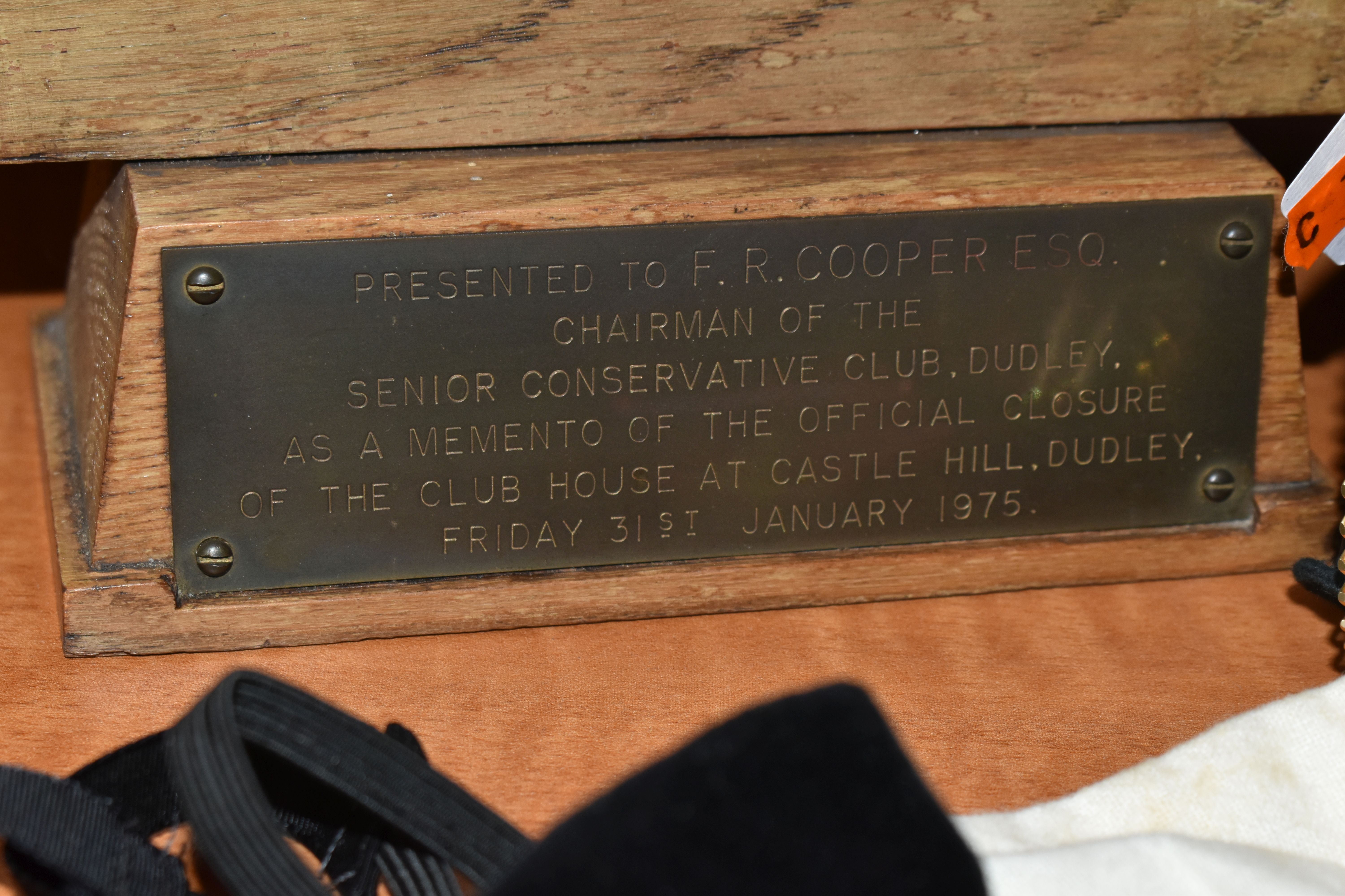 AN OAK FRAME CONTAINING A DUDLEY CONSERVATIVE CLUB TICKET, MENU CARD AND PROGRAMME FOR A DINNER IN - Image 7 of 12