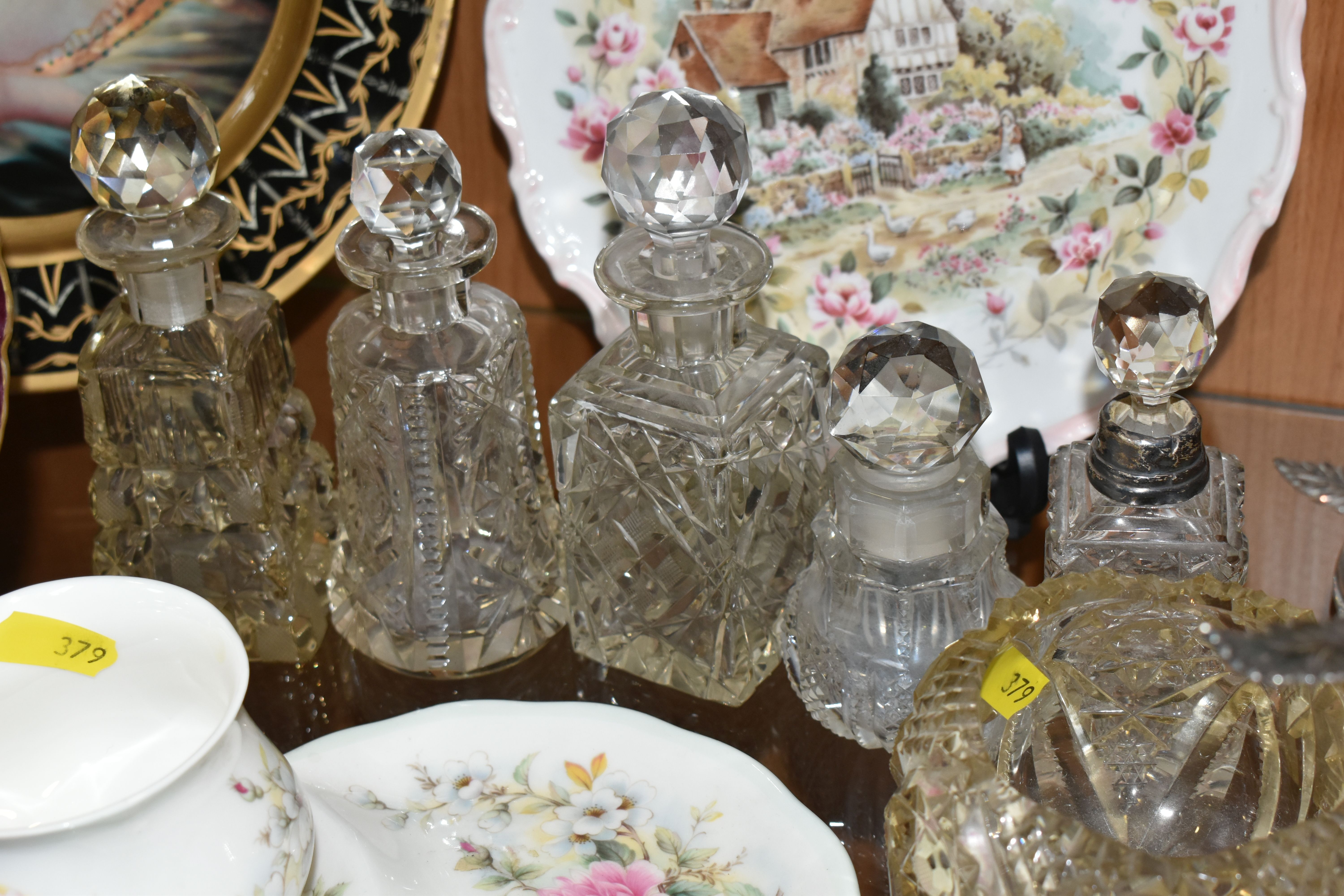 A GROUP OF VICTORIAN CUT CRYSTAL AND CERAMICS, to include a Royal Albert 'Memories' pattern tennis - Image 7 of 10