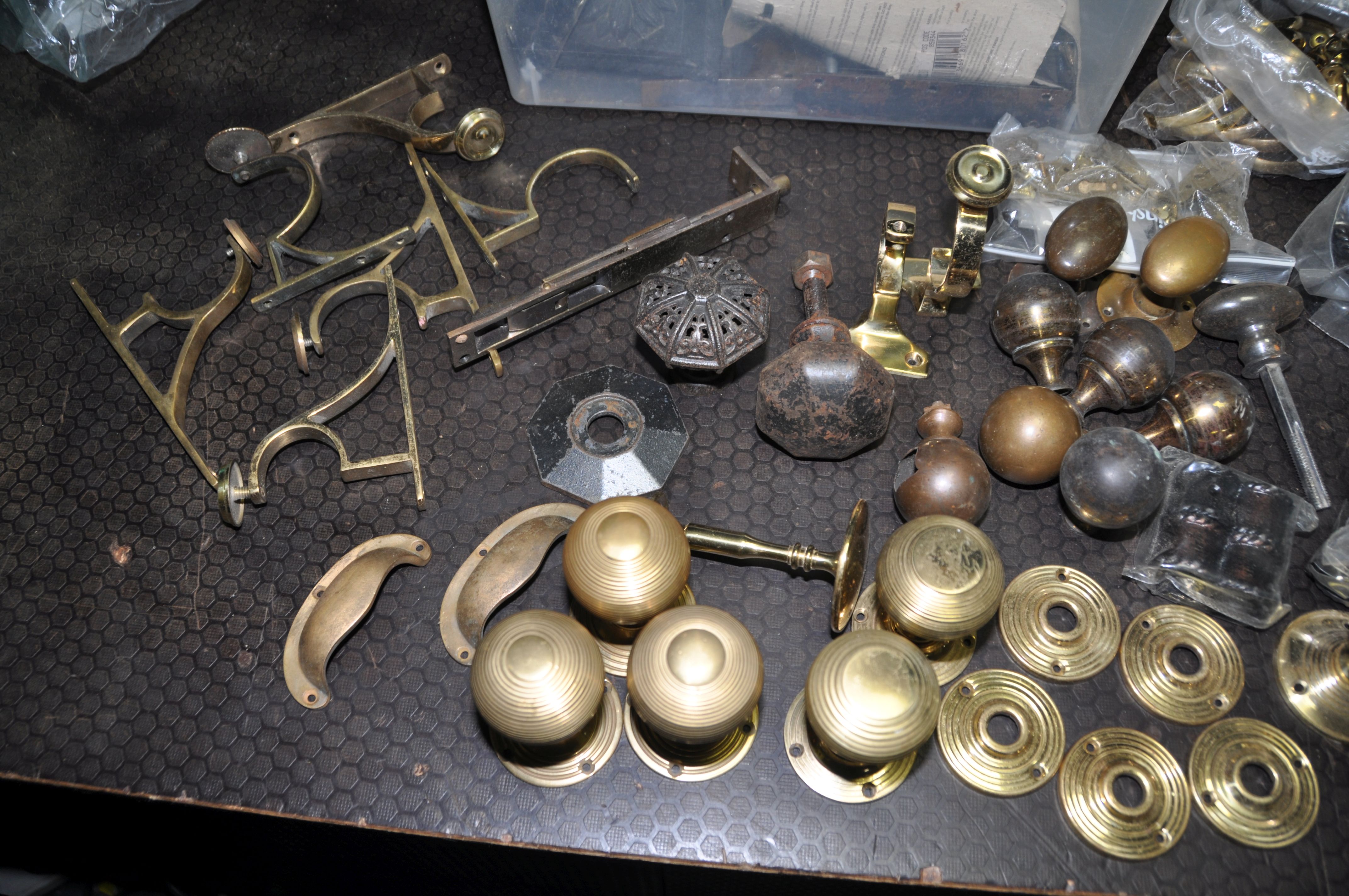 TWO TRAYS CONTAINING VINTAGE AND REPRODUCTION BRASS DOOR FURNITURE AND HARDWARE including door - Image 2 of 9