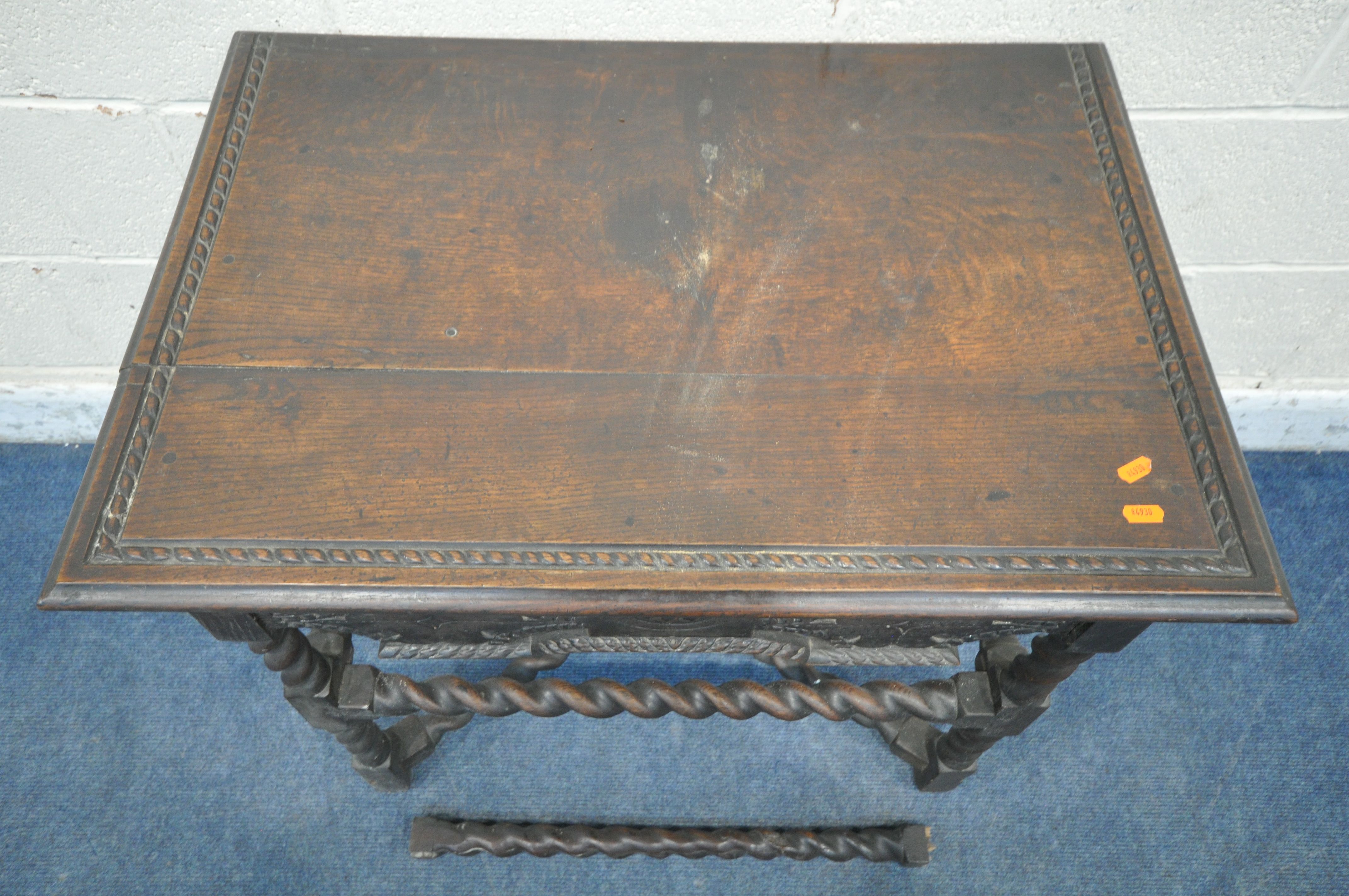 AN 18TH CENTURY CARVED OAK SIDE TABLE, the top edges with a rope edge, above a single frieze drawer, - Bild 3 aus 6