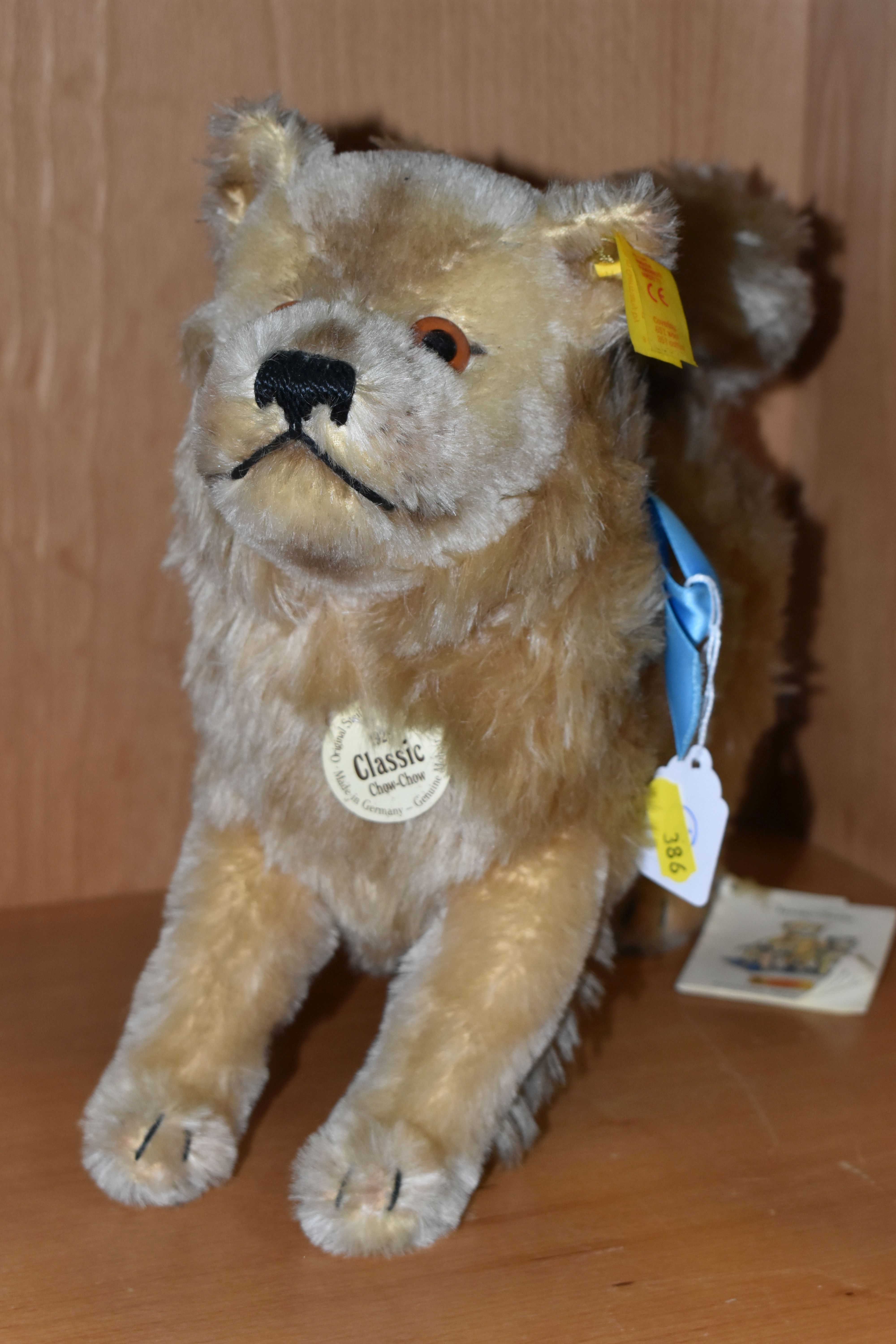 A COLLECTION OF STEIFF AND OTHER SOFT TOYS, comprising a Steiff Classic 1928 Chow Chow, No. 035036 - Image 4 of 5