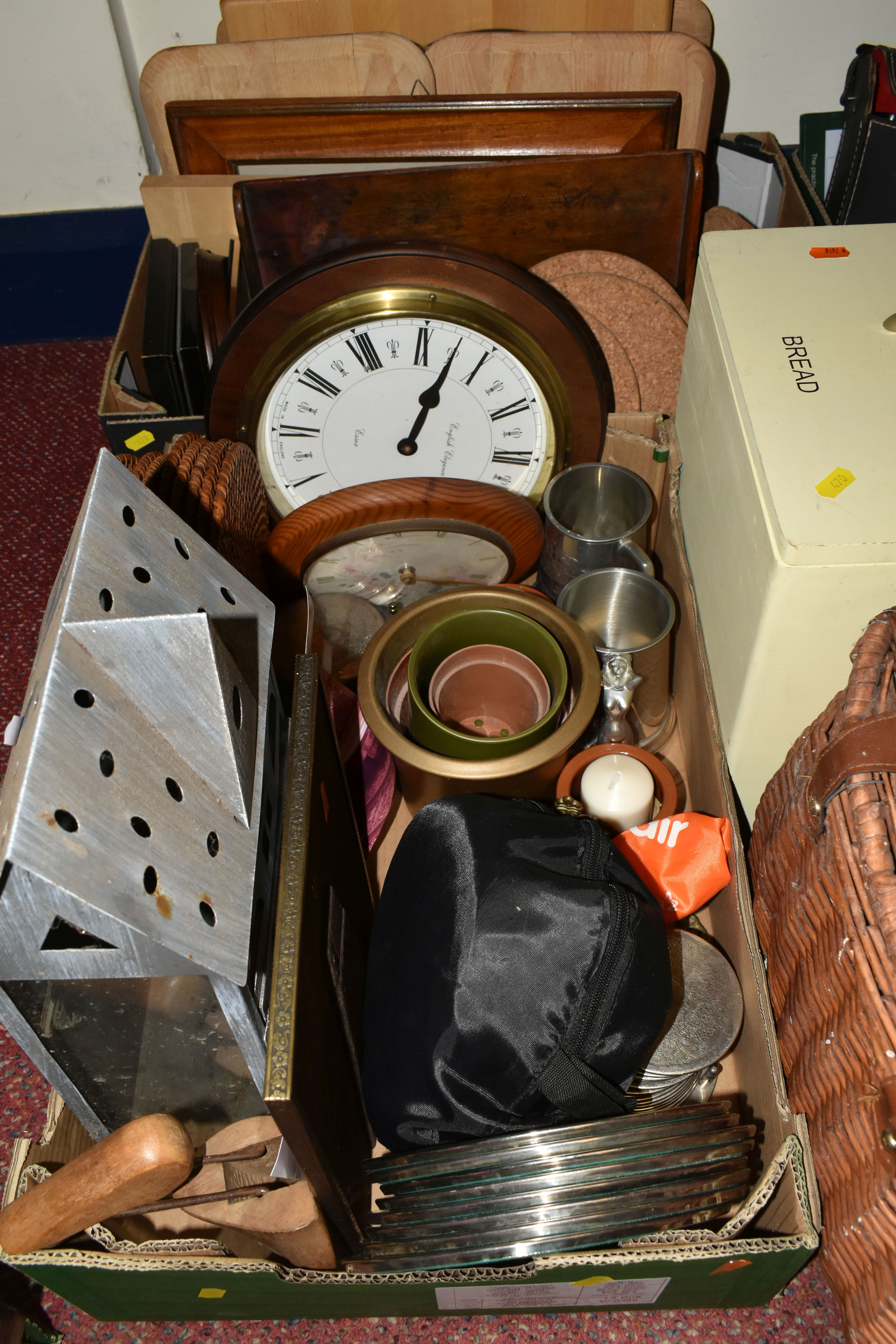 SIX BOXES AND LOOSE MISCELLANEOUS HOME WARES, to include a Sherwood Hampers creel style hamper - Image 4 of 8