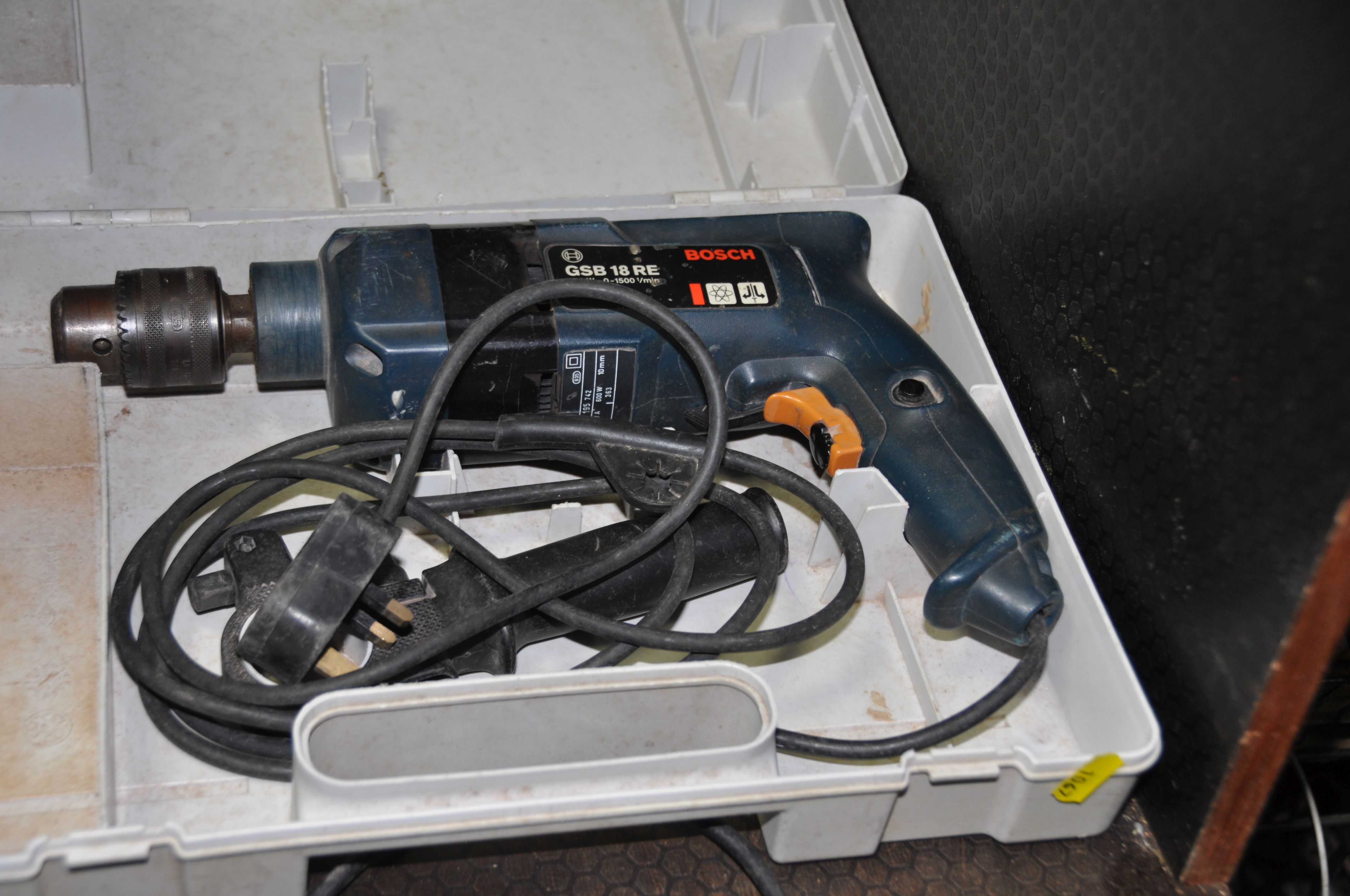 A CASED MAKITA 5703R CIRCULAR SAW, a Bosch GSB 18RE drill, a Bosch PSM160A and a Black and Decker - Bild 3 aus 4