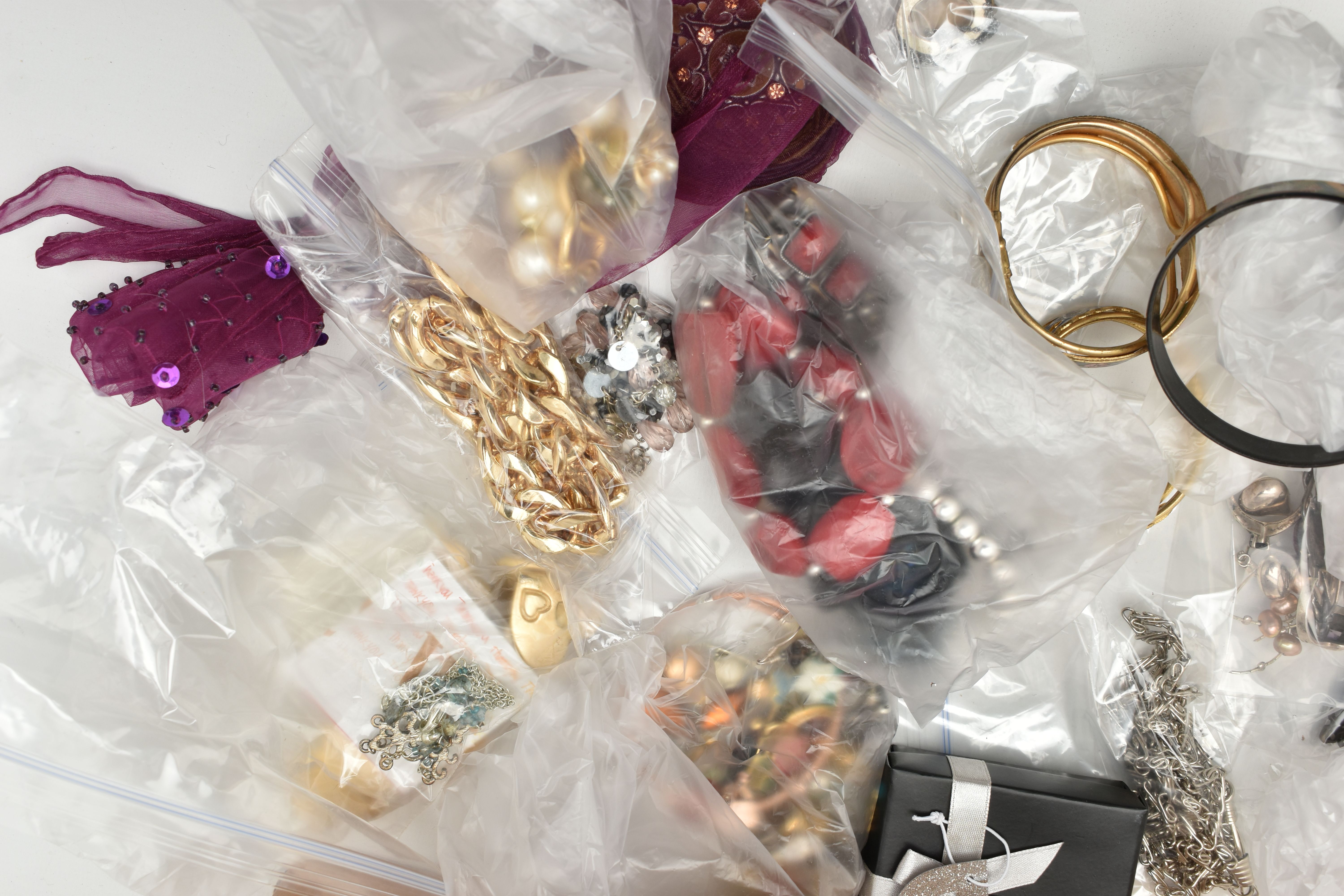 A BOX OF ASSORTED COSTUME JEWELLERY, to include a white metal amethyst ring stamped 925 (split - Image 3 of 4