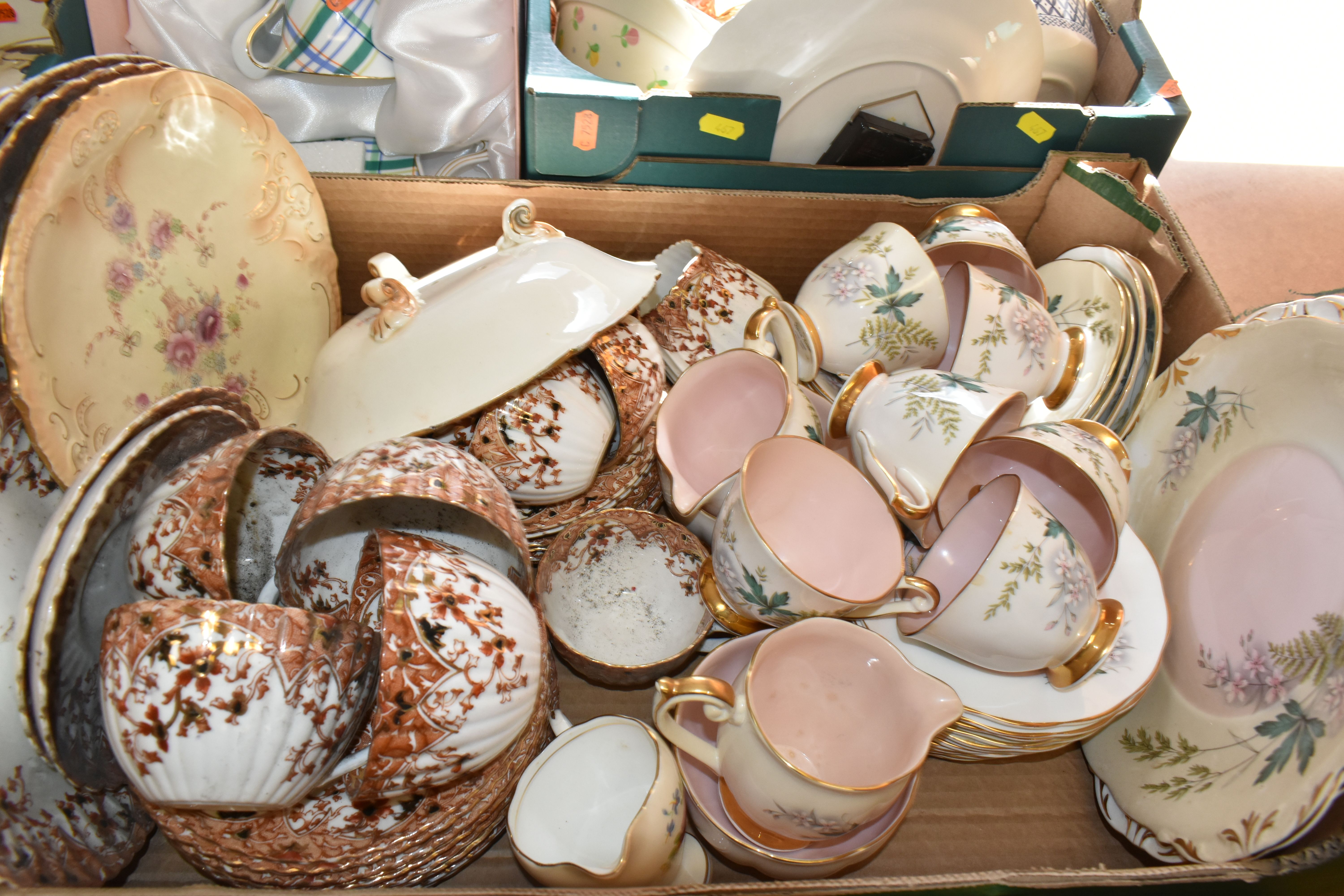 FOUR BOXES AND LOOSE CERAMICS AND GLASS WARE, to include seven pieces of Royal Worcester Evesham - Image 2 of 5