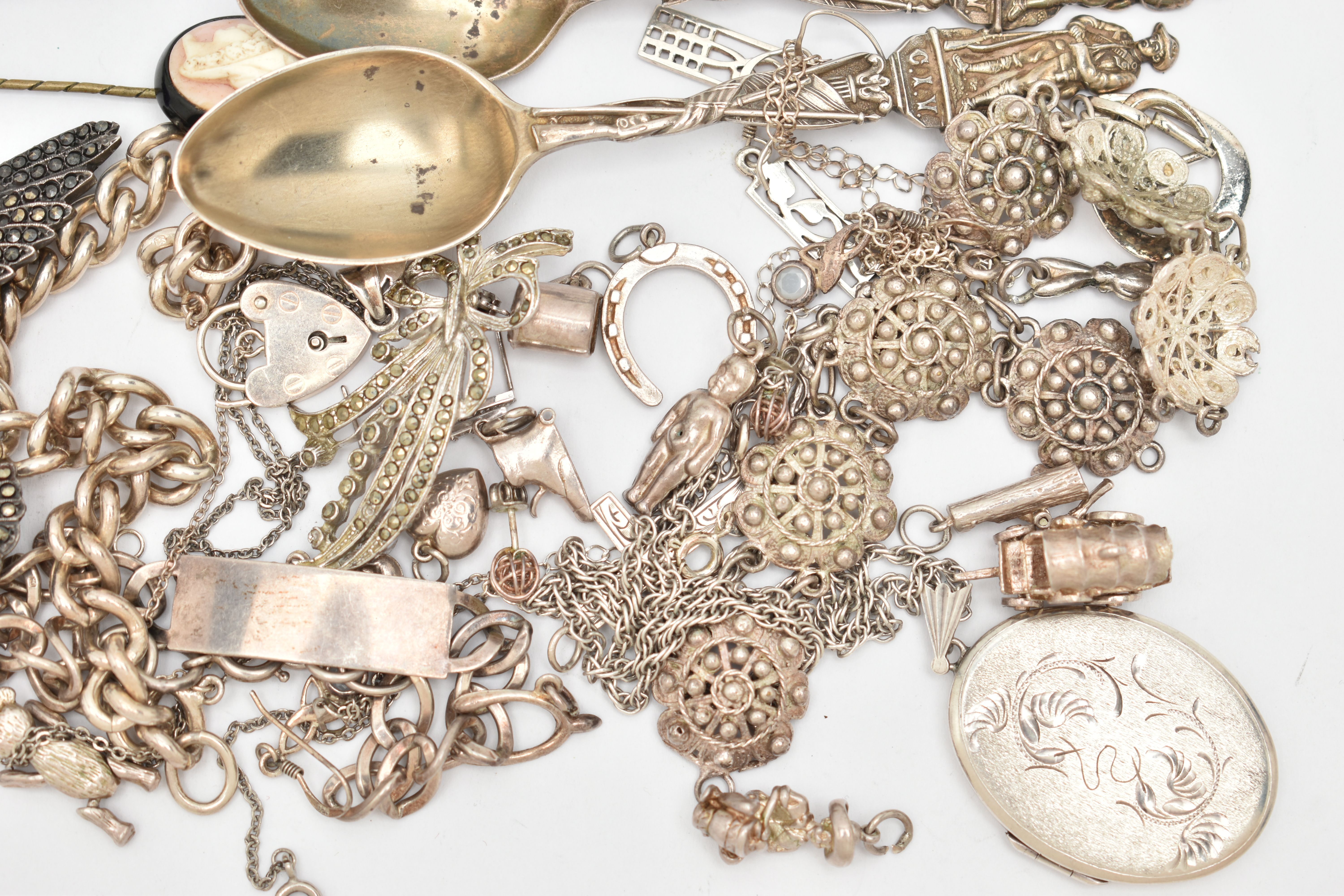 A BAG OF ASSORTED SILVER AND WHITE METAL JEWELLERY AND ITEMS, to include two silver teaspoons, - Image 3 of 3