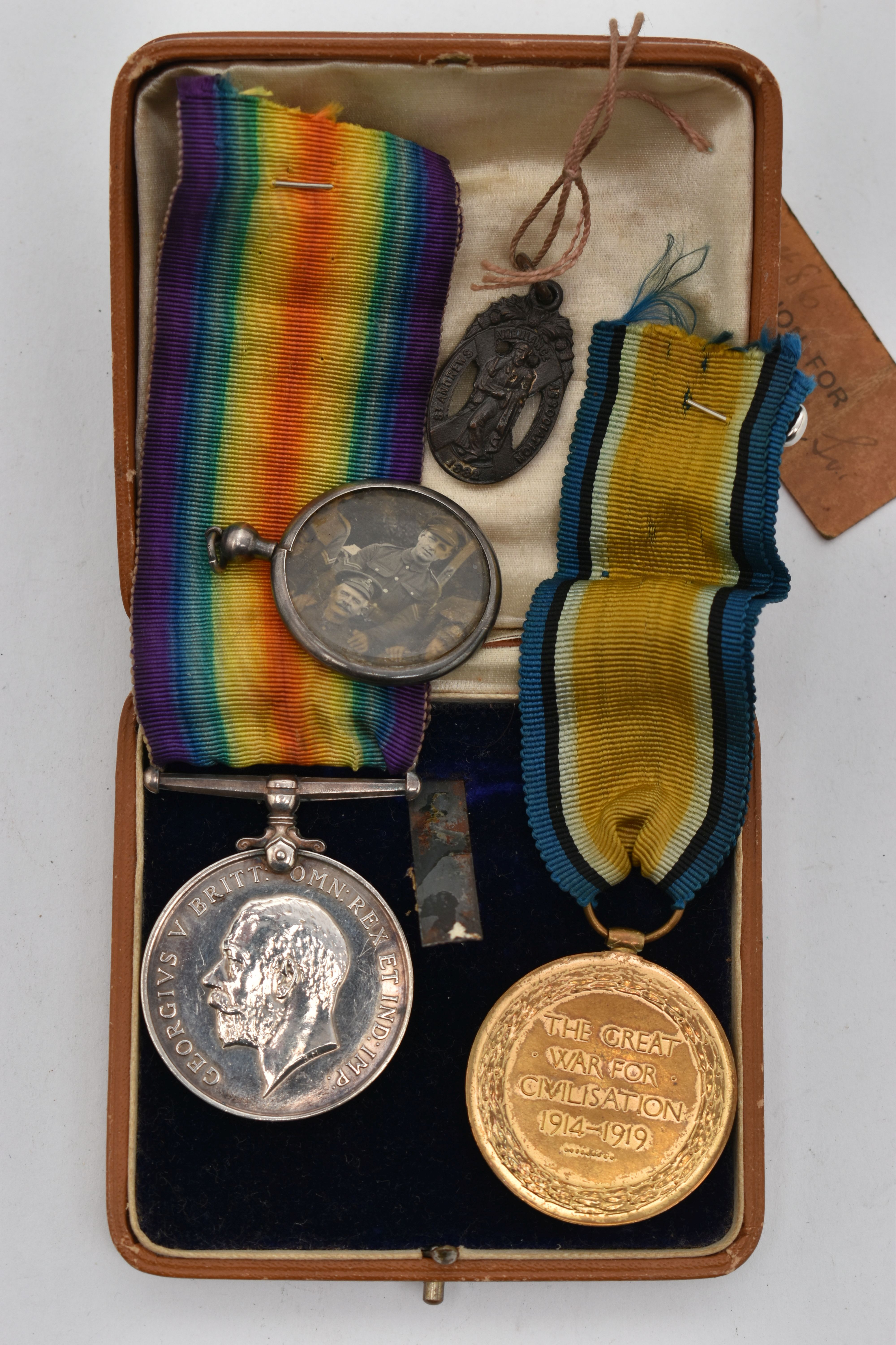 A PAIR OF WWI MEDALS, to include a George V 1914-1918 medal with ribbon, a Great War medal with - Image 2 of 5