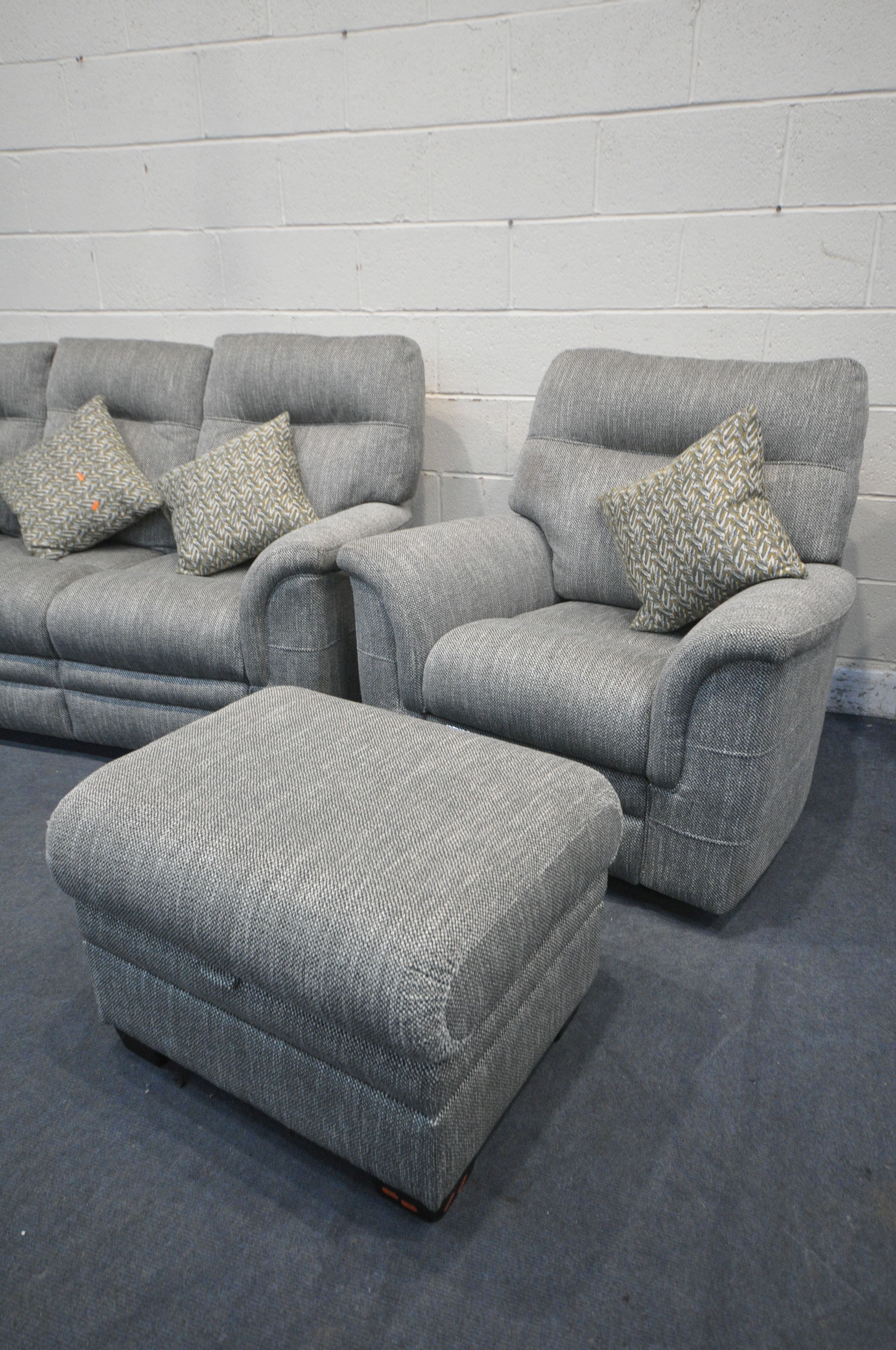 A PARKER KNOLL BLACK AND WHITE PATTERNED THREE PIECE LOUNGE SUITE, comprising a three seater settee, - Image 2 of 5