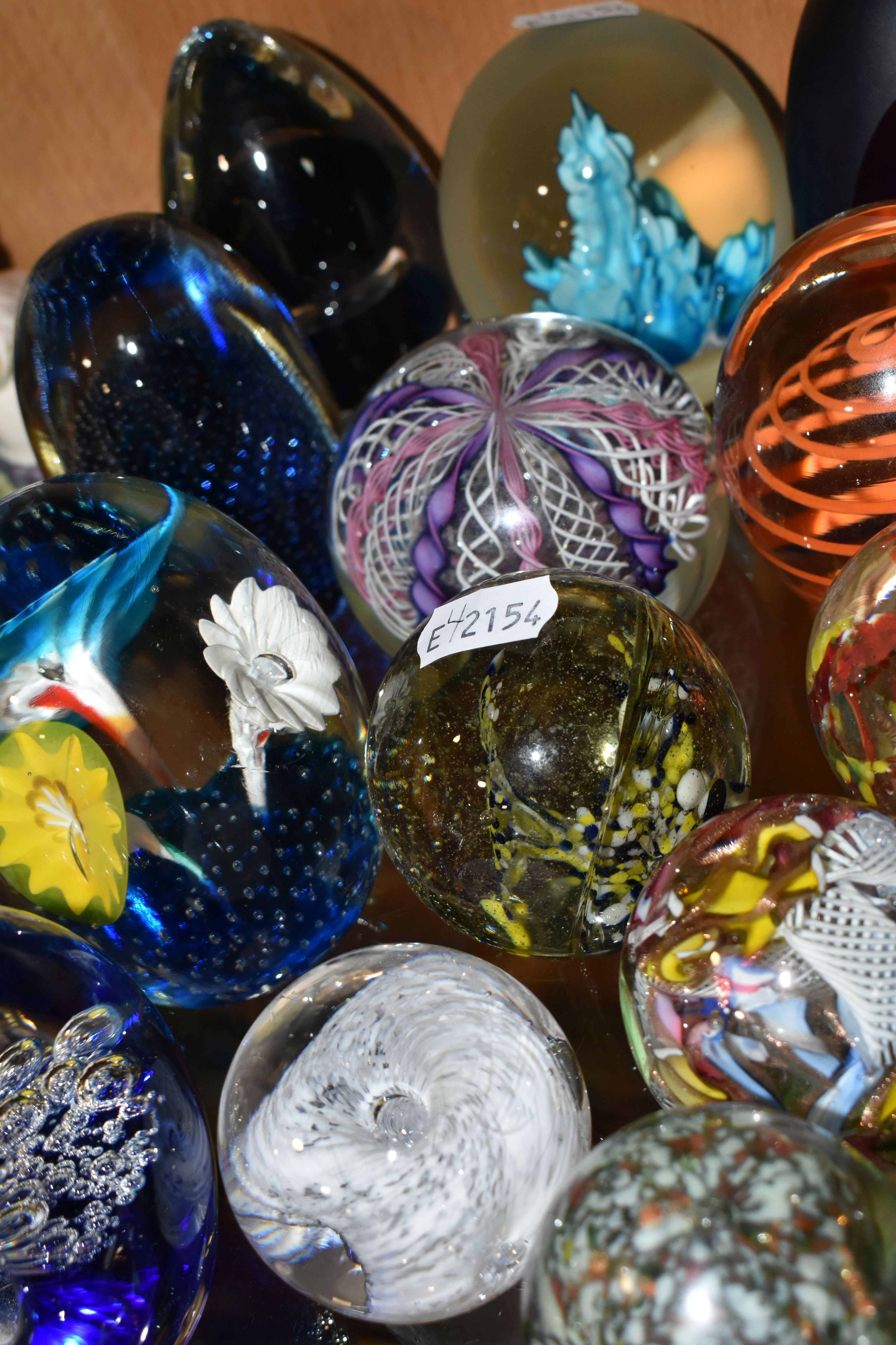 TWENTY EIGHT PAPERWEIGHTS, including millefiori, latticino, controlled bubbles, faceted, metallic - Image 3 of 14